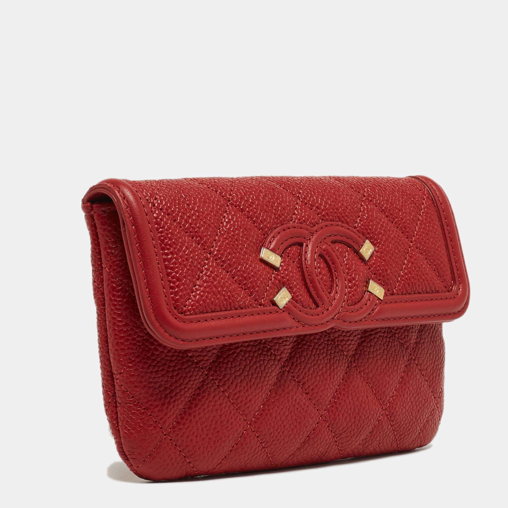 Women's Chanel Red Quilted Caviar Leather Filigree Wallet For Sale