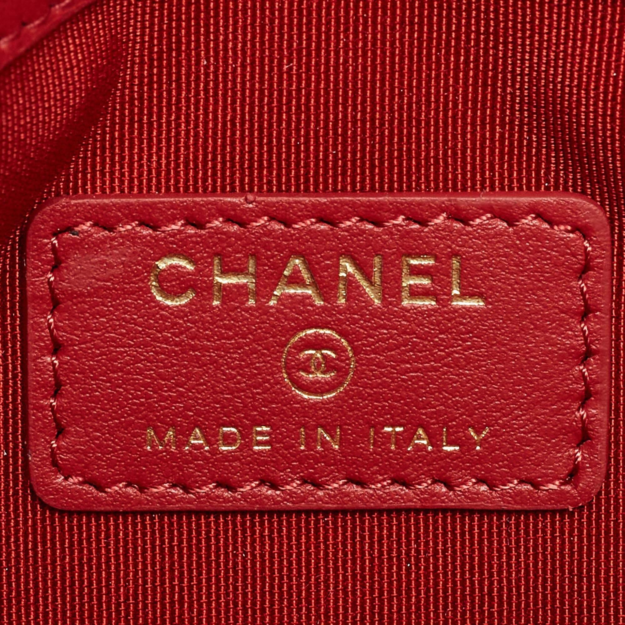Chanel Rotes filigranes gestepptes Portemonnaie aus Leder in Kaviar im Angebot 5