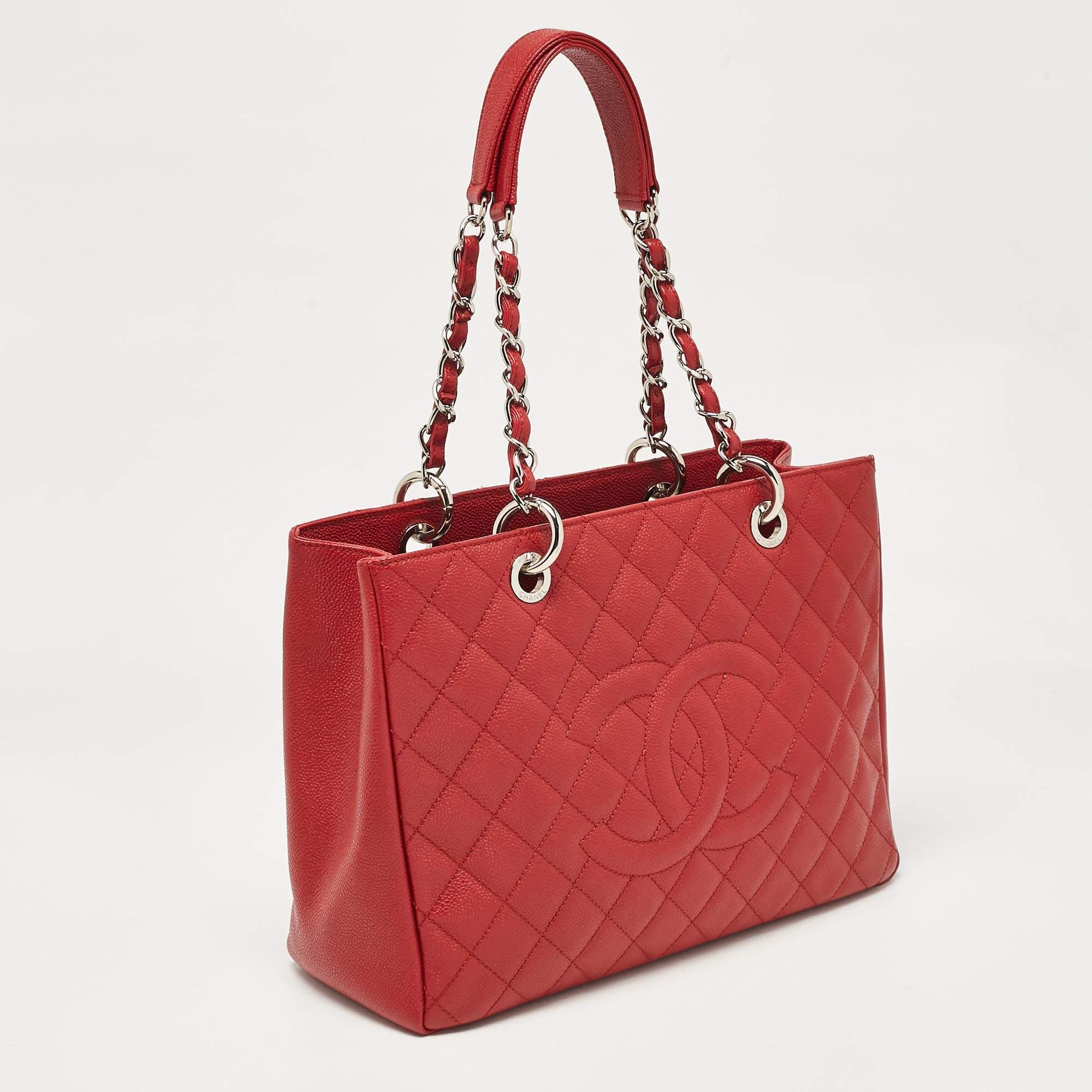 Chanel Red Quilted Caviar Leather Grand Shopper Tote In Excellent Condition In Dubai, Al Qouz 2