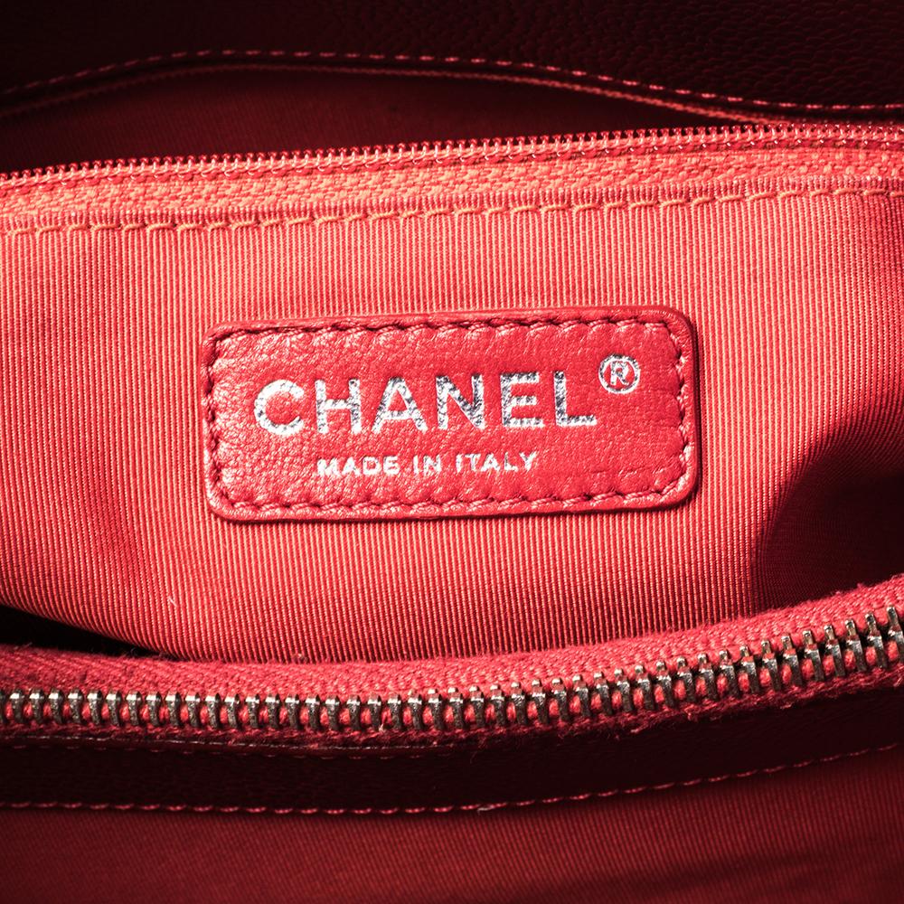Chanel Red Quilted Caviar Leather Grand Shopping Tote In Good Condition In Dubai, Al Qouz 2