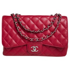 Chanel Sac à rabat simple classique Jumbo en cuir caviar matelassé rouge