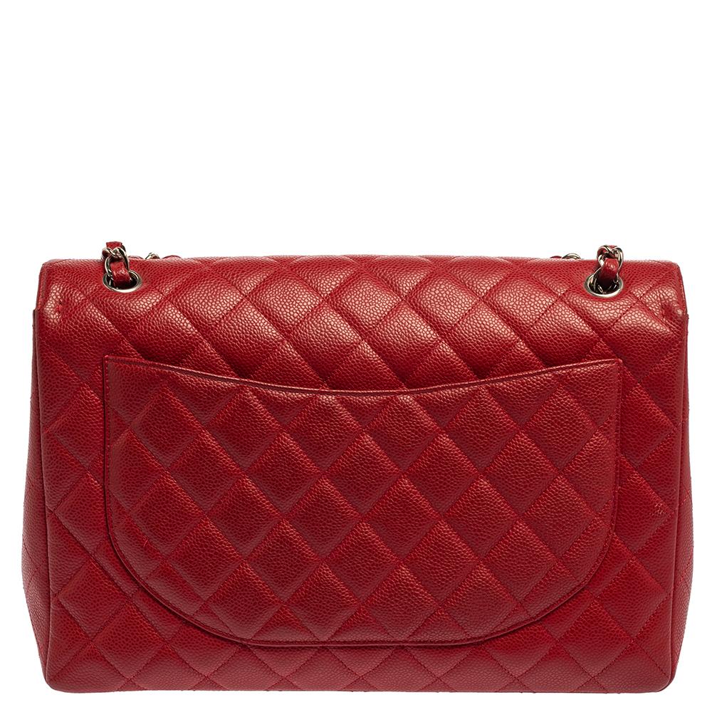 We are in utter awe of this bag from Chanel as it is appealing in a surreal way. Exquisitely crafted from quilted caviar leather in a red shade, it bears the label's signature CC turn-lock on the flap. The piece has silver-tone hardware and a lovely