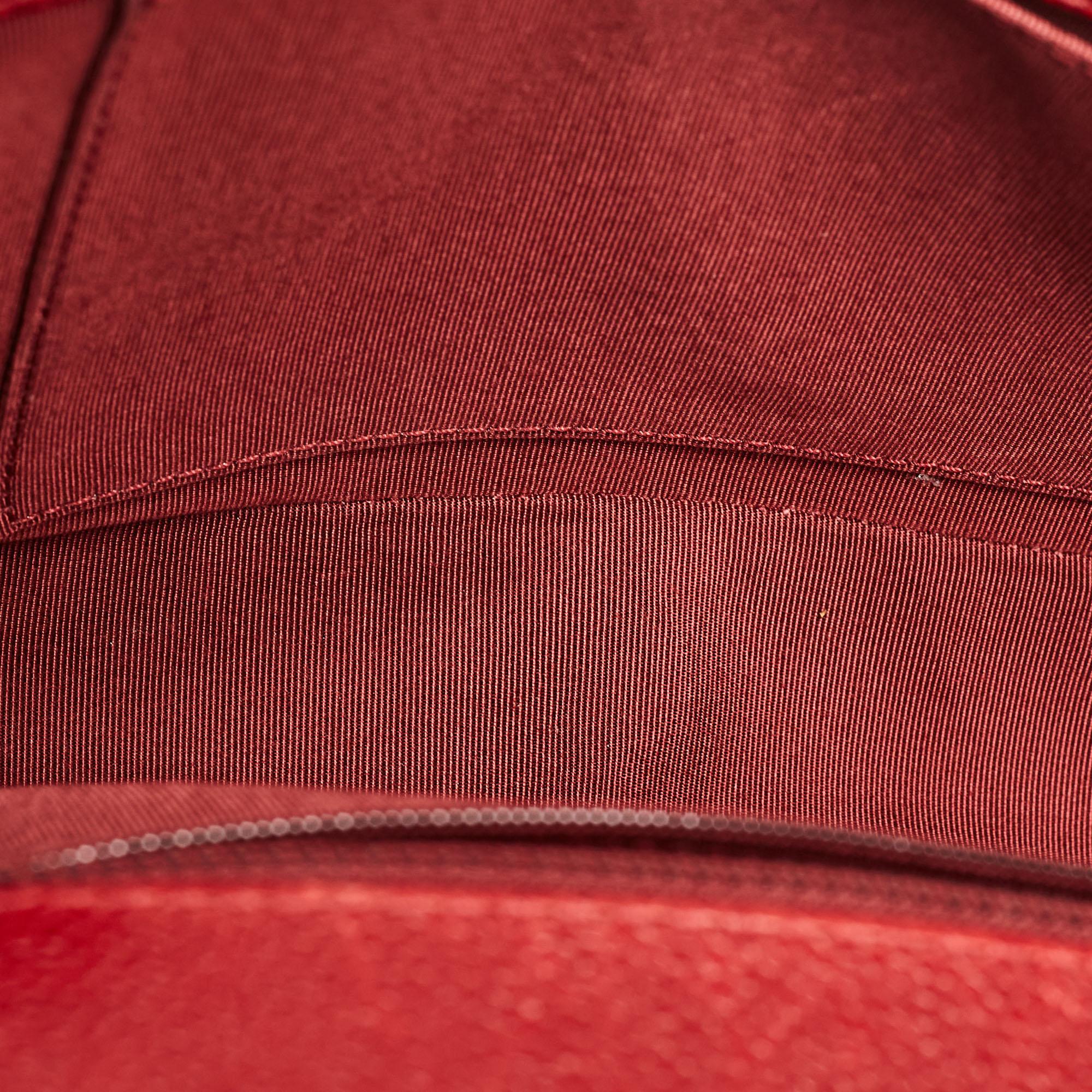 Chanel Rote gesteppte Kaviarleder- Boy Bag aus Leder, neu Medium im Angebot 11