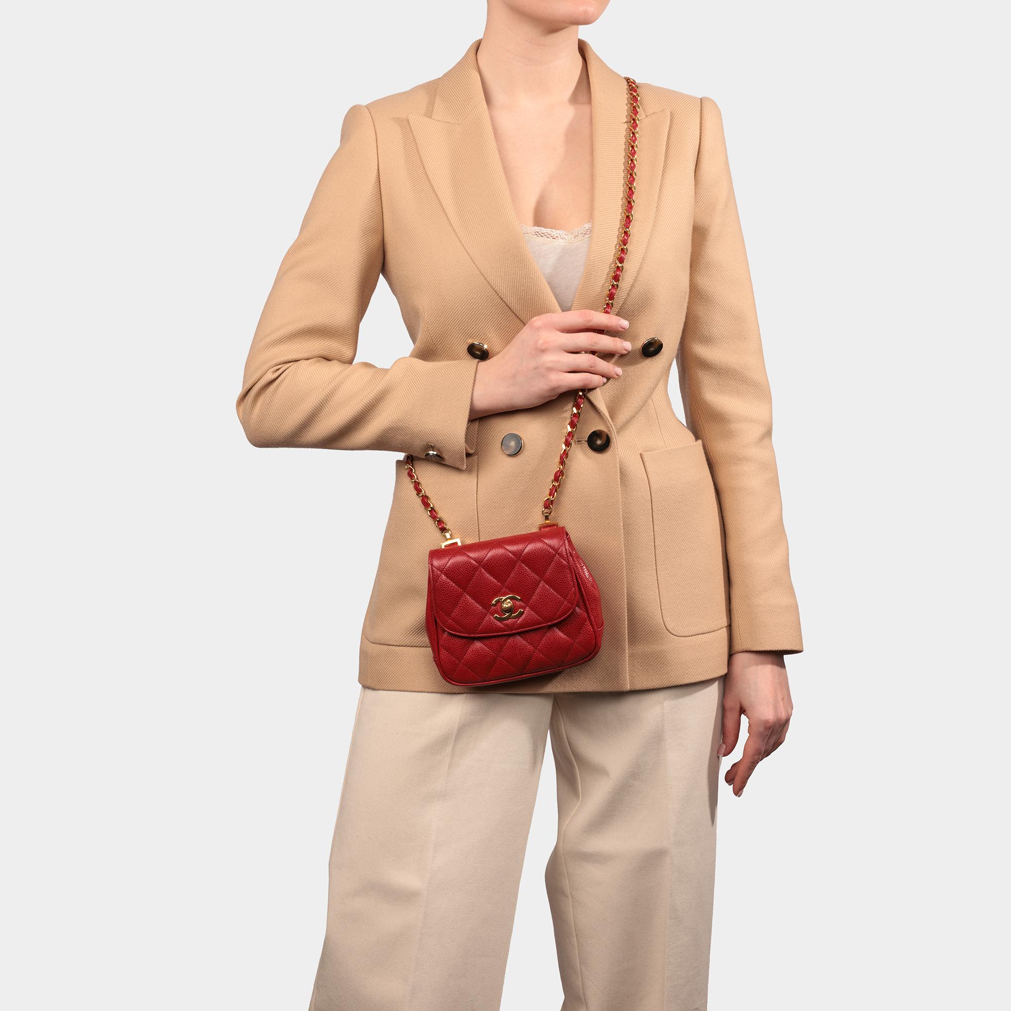 CHANEL - Mini sac à rabat vintage en cuir texturé rouge matelassé en vente 8