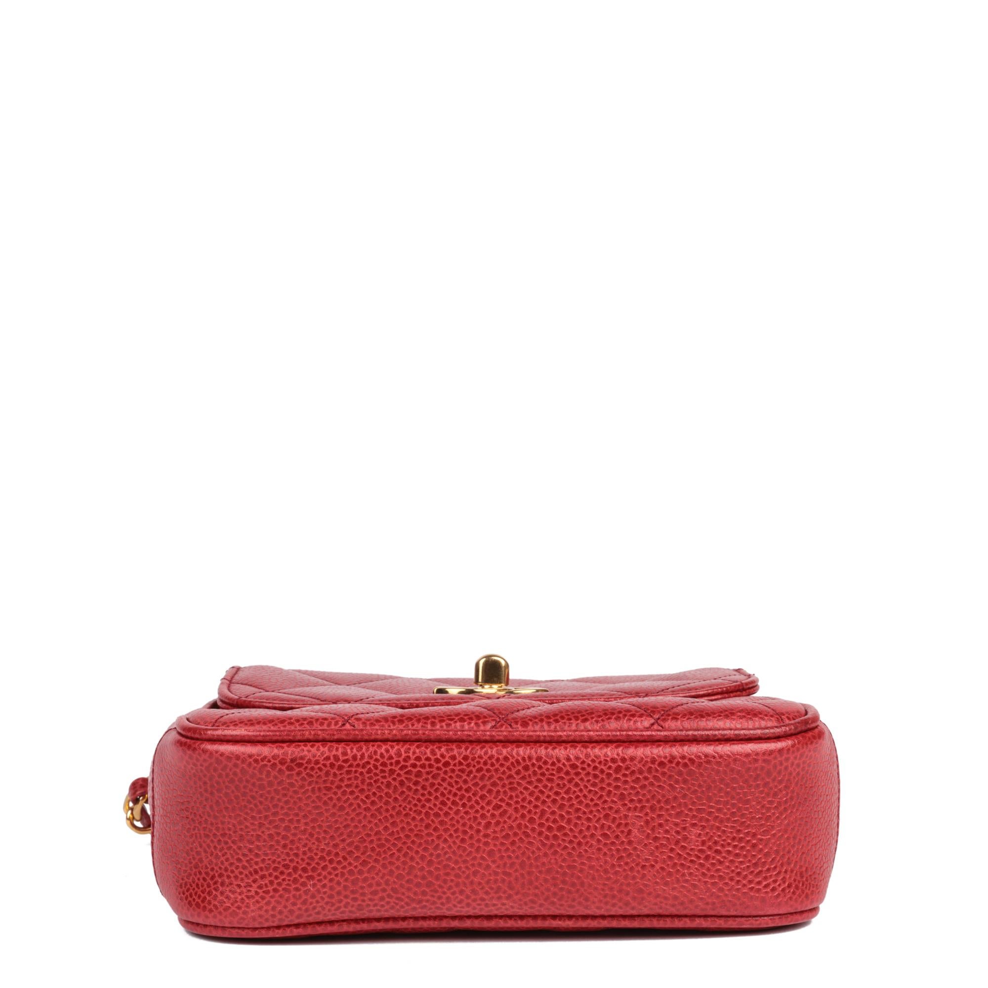 CHANEL Rote gesteppte Kaviarleder Vintage Mini-Klappentasche im Angebot 2