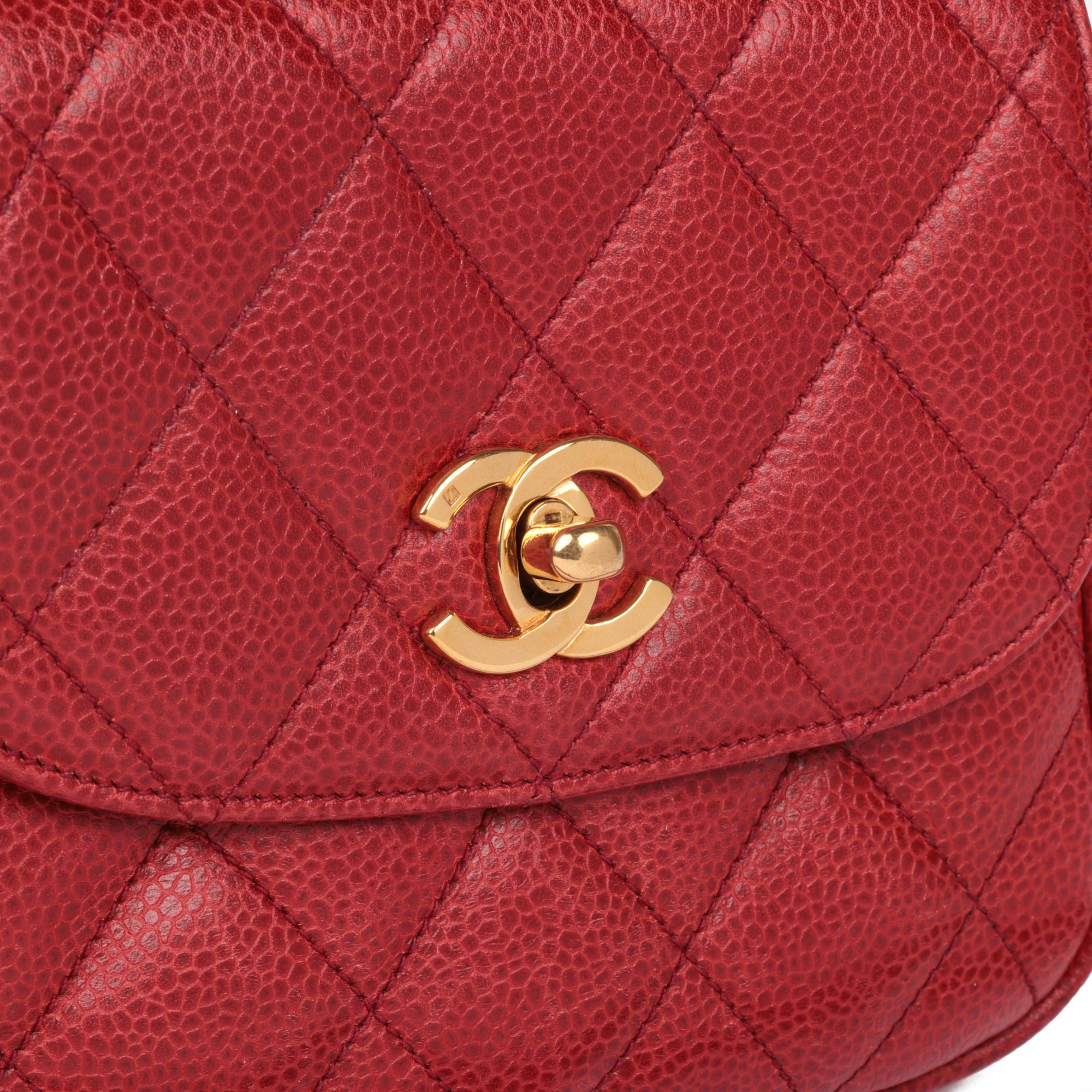 CHANEL Rote gesteppte Vintage Mini-Klappentasche aus Leder in Kaviar im Angebot 3