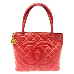 Chanel - Sac fourre-tout rouge caviar matelassé