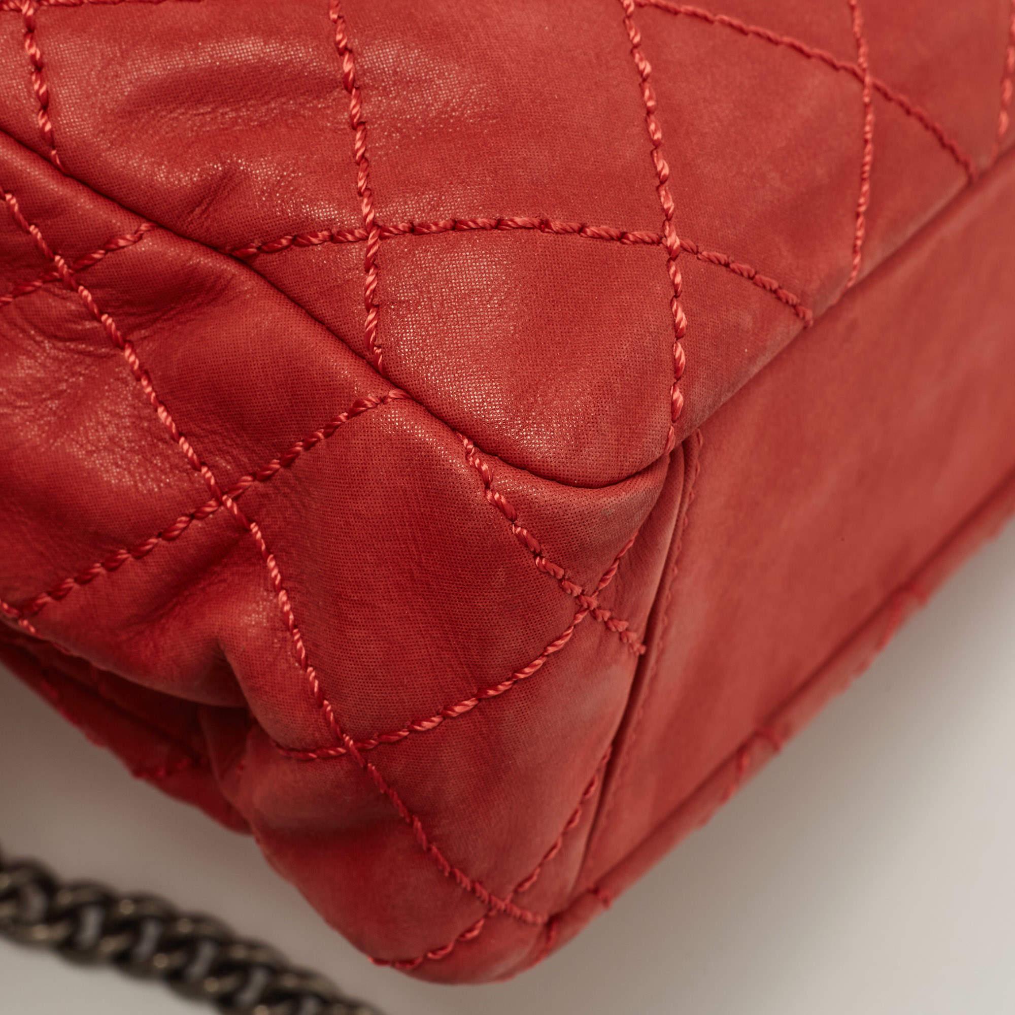 Chanel Rote gesteppte schillernde Leder CC Klappe Crossbody Tasche im Angebot 7