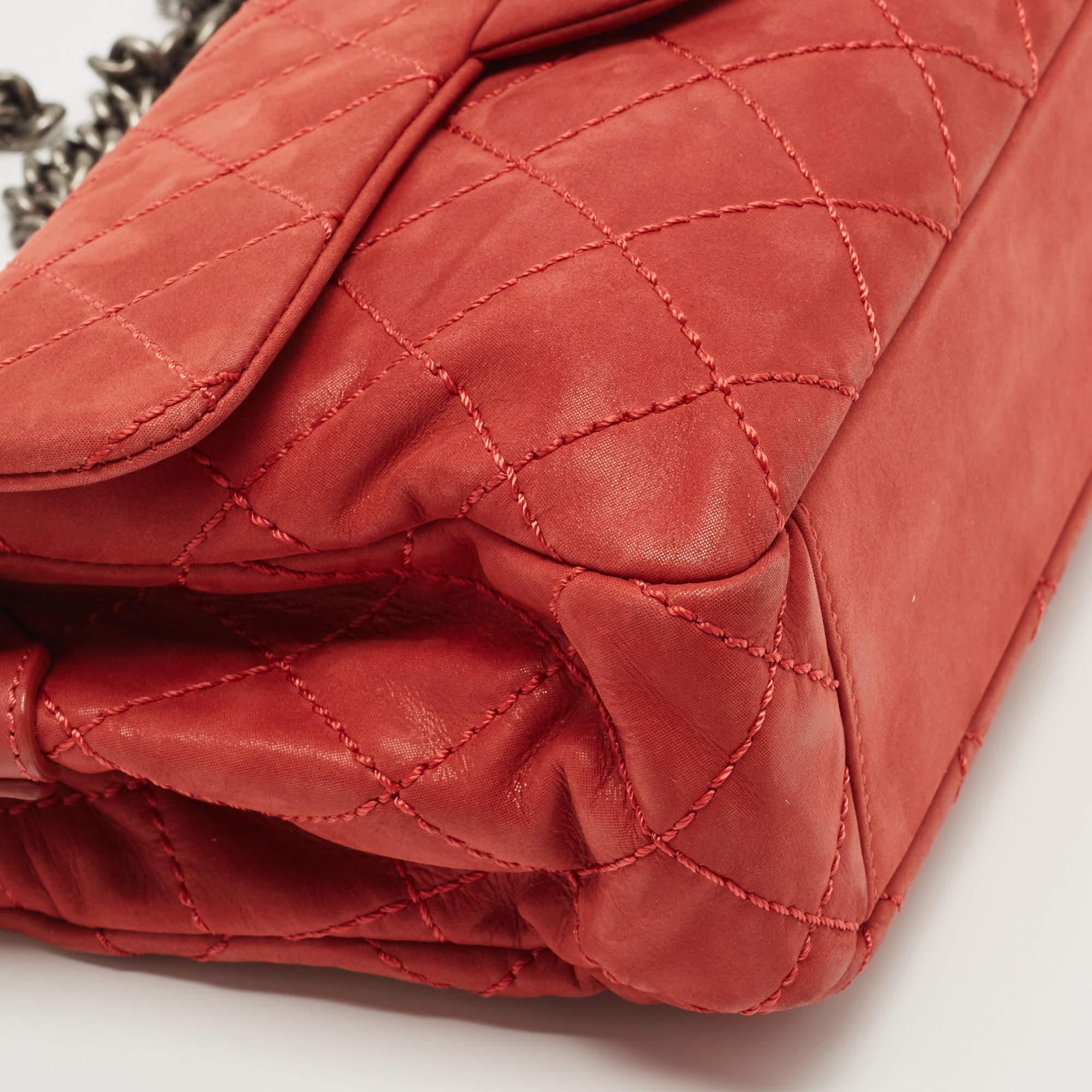 Chanel Rote gesteppte schillernde Leder CC Klappe Crossbody Tasche im Angebot 11