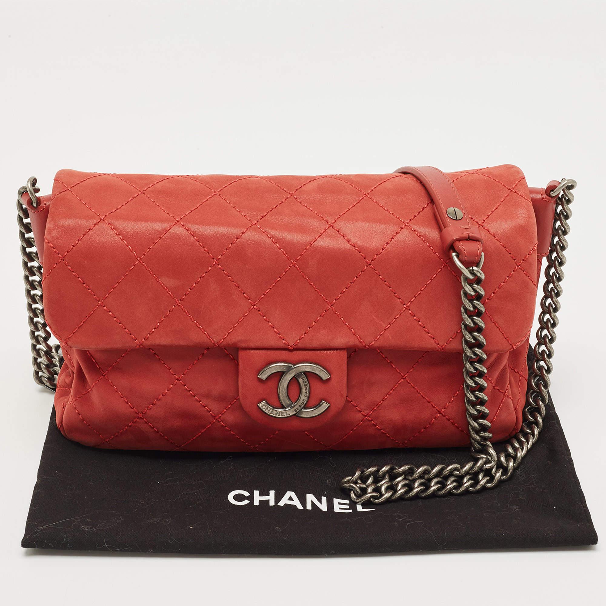 Chanel Rote gesteppte schillernde Leder CC Klappe Crossbody Tasche im Angebot 12