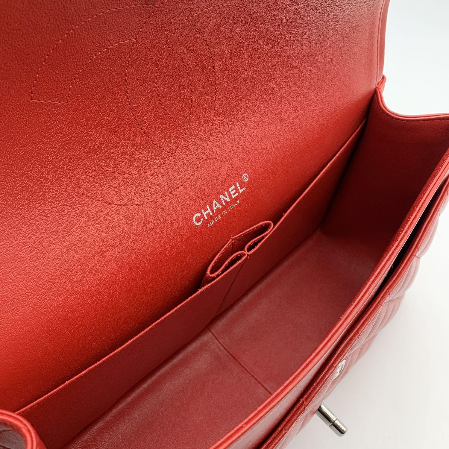 Chanel Rote gesteppte Jumbo Timeless Classic Umhängetasche 30 cm 1