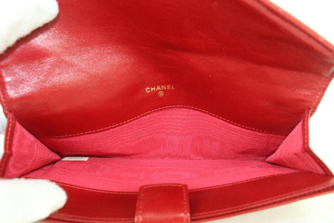  Chanel Rote gesteppte Lammfell-Umschlagtasche Pochette Clutch 189ca83 Damen im Angebot