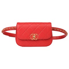 Chanel Sac de taille 19 en cuir d'agneau matelassé rouge