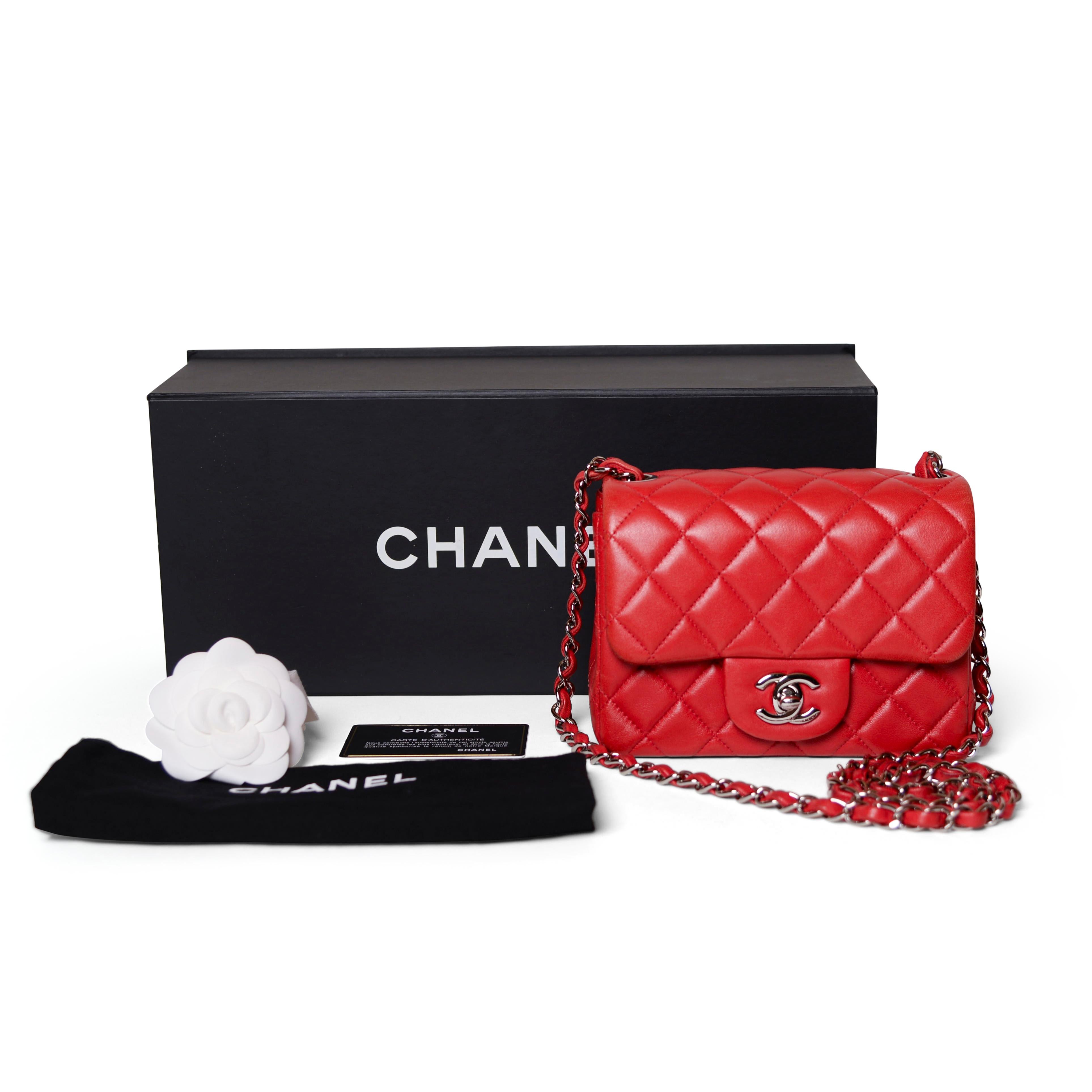 From the collection of SAVINETI we offer this Chanel Red Mini Flap Bag:
-	Brand: Chanel
-	Model: Mini Flap Bag
-	Year: 2013-2014
-	Code: 18810962
-	Condition: Good
-	Materials: Lambskin Leather
-	Extras: Full-Set including Chanel Box, Dustbag and