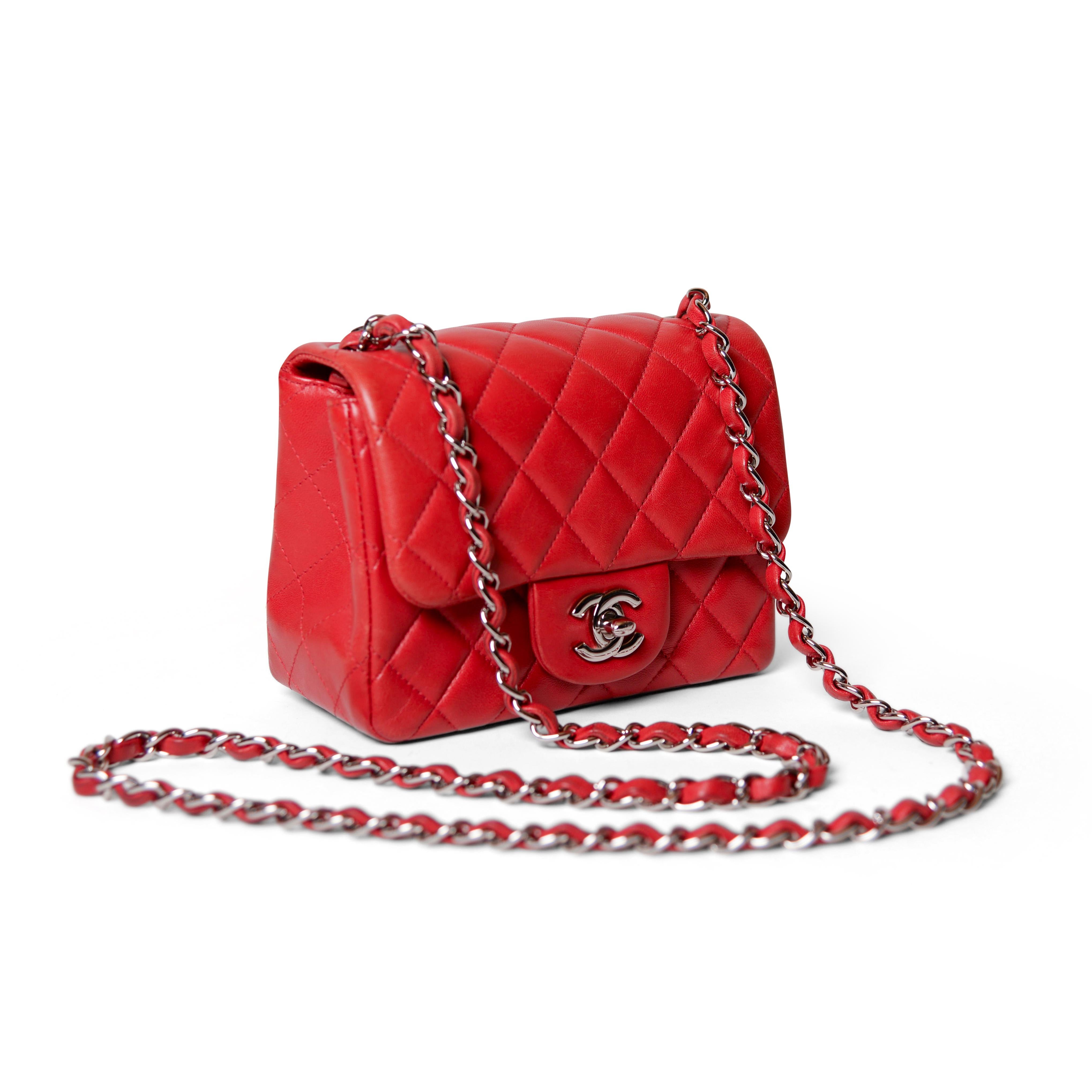 Chanel Red Quilted Lambskin Leather Mini Flap Bag In Good Condition In Roosendaal, NL