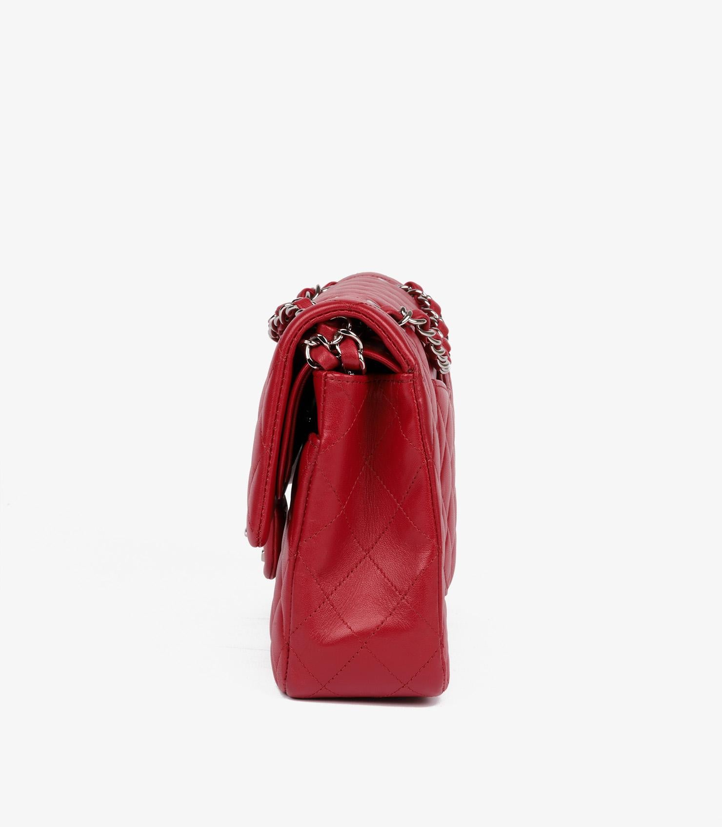 Chanel - Sac classique à double rabat moyen en cuir d'agneau matelassé rouge Pour femmes en vente