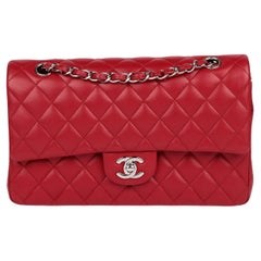 Chanel Bolso Clásico Rojo Acolchado Piel de Cordero Doble Solapa Mediano