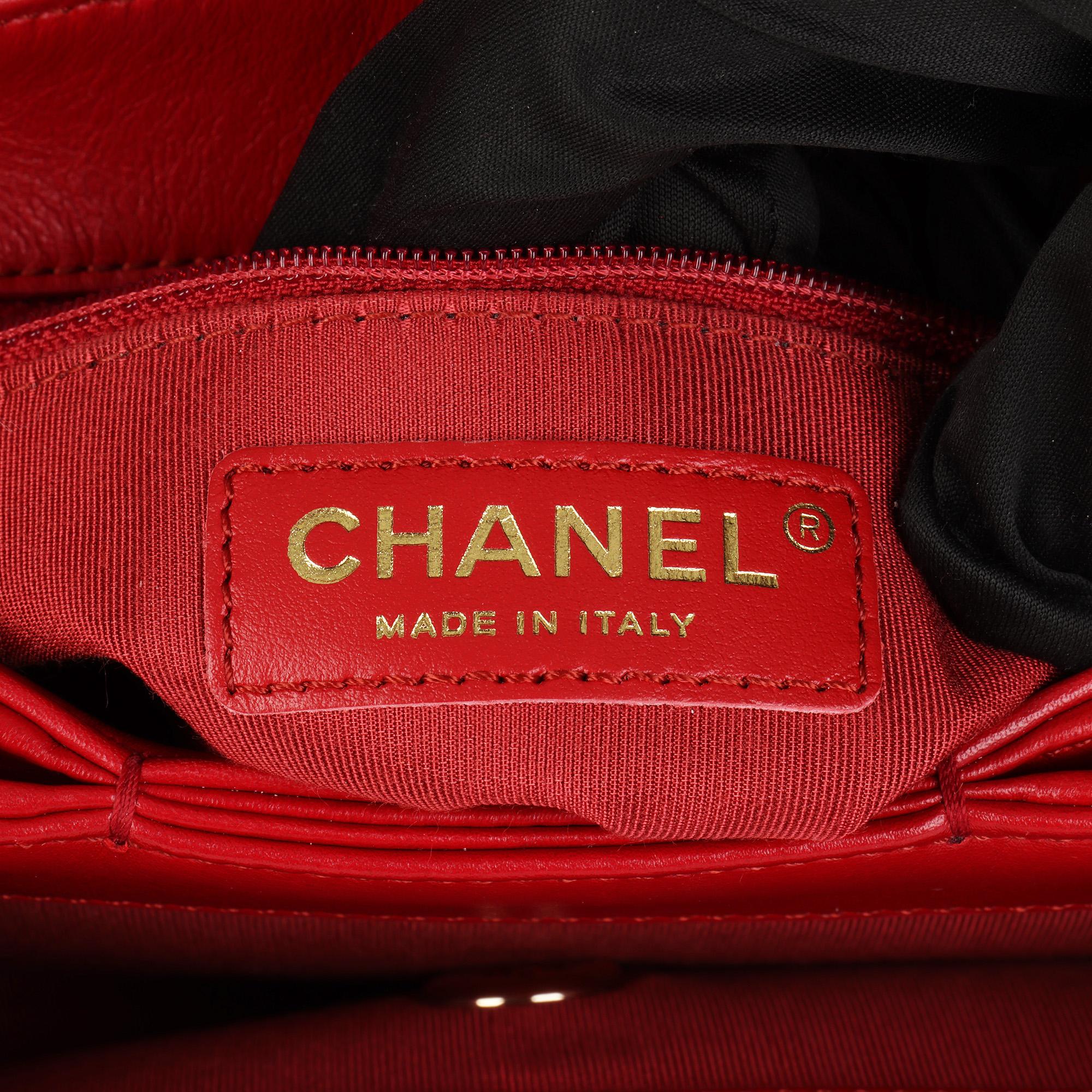 CHANEL Rote Mini Classic Top Handle Flap Bag aus gestepptem Lammfell im Angebot 4
