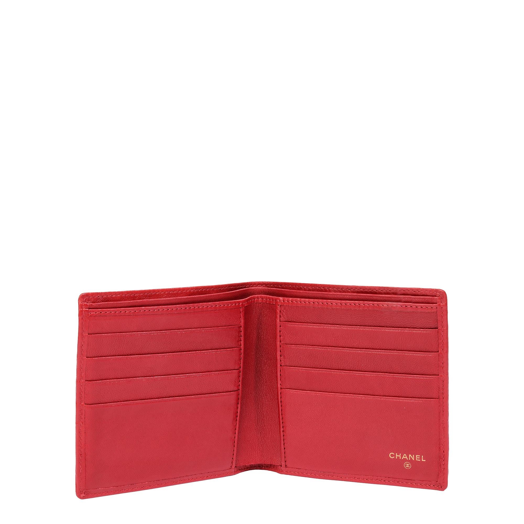 Chanel Rote gesteppte Vintage Bi Fold Brieftasche aus Lammfell  im Angebot 1