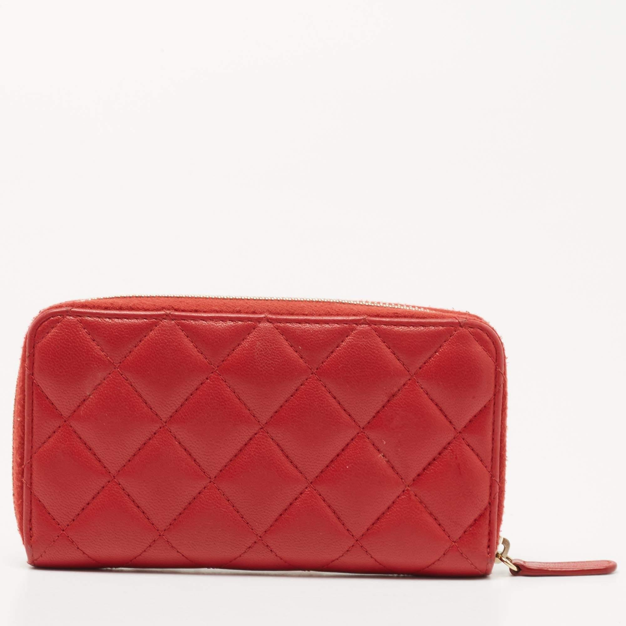 Women's Chanel Red Quilted Leather 19 Zipped Wallet