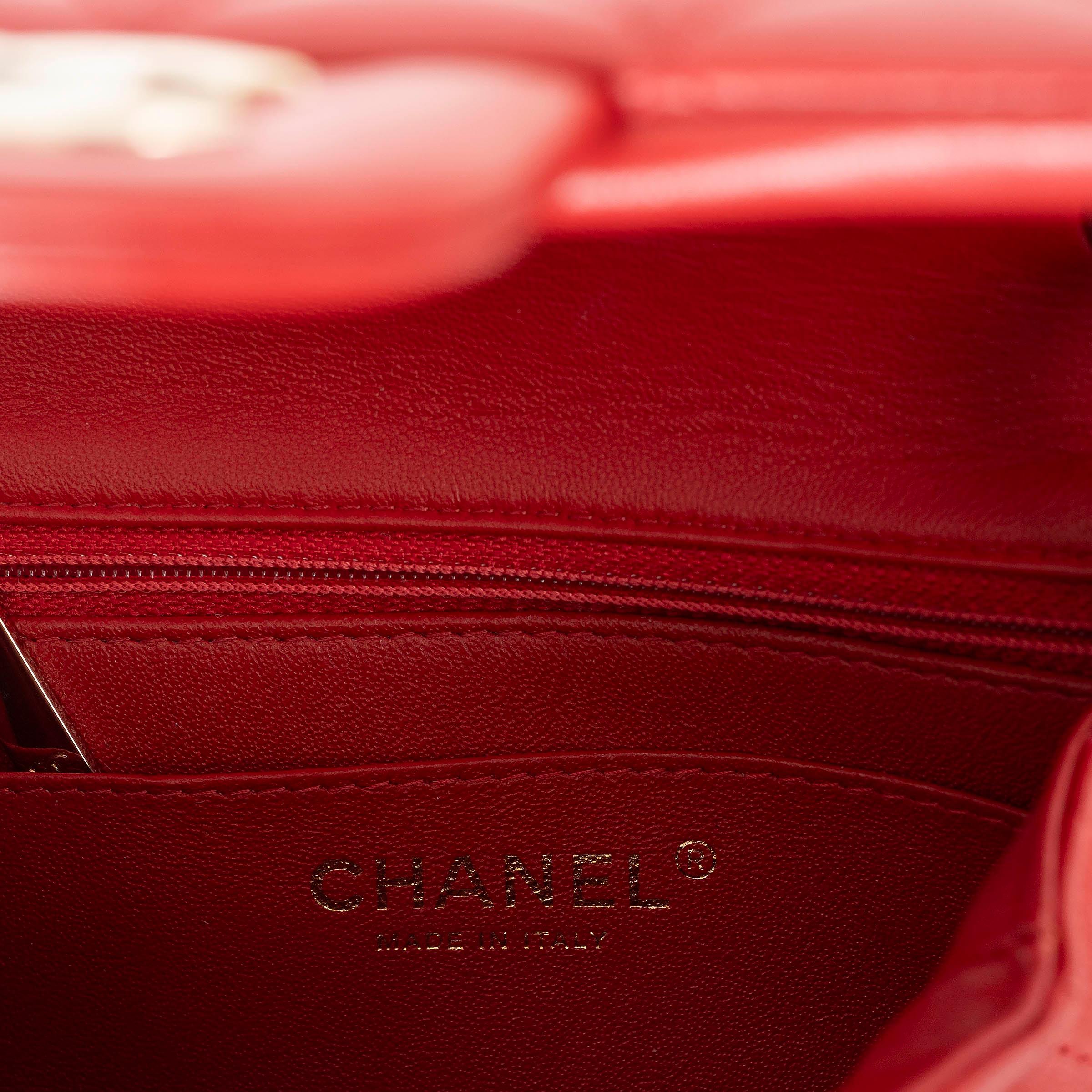 Chanel, borsa a tracolla in pelle trapuntata rossa 20S CLASSIC MINI SQUARE in vendita 1