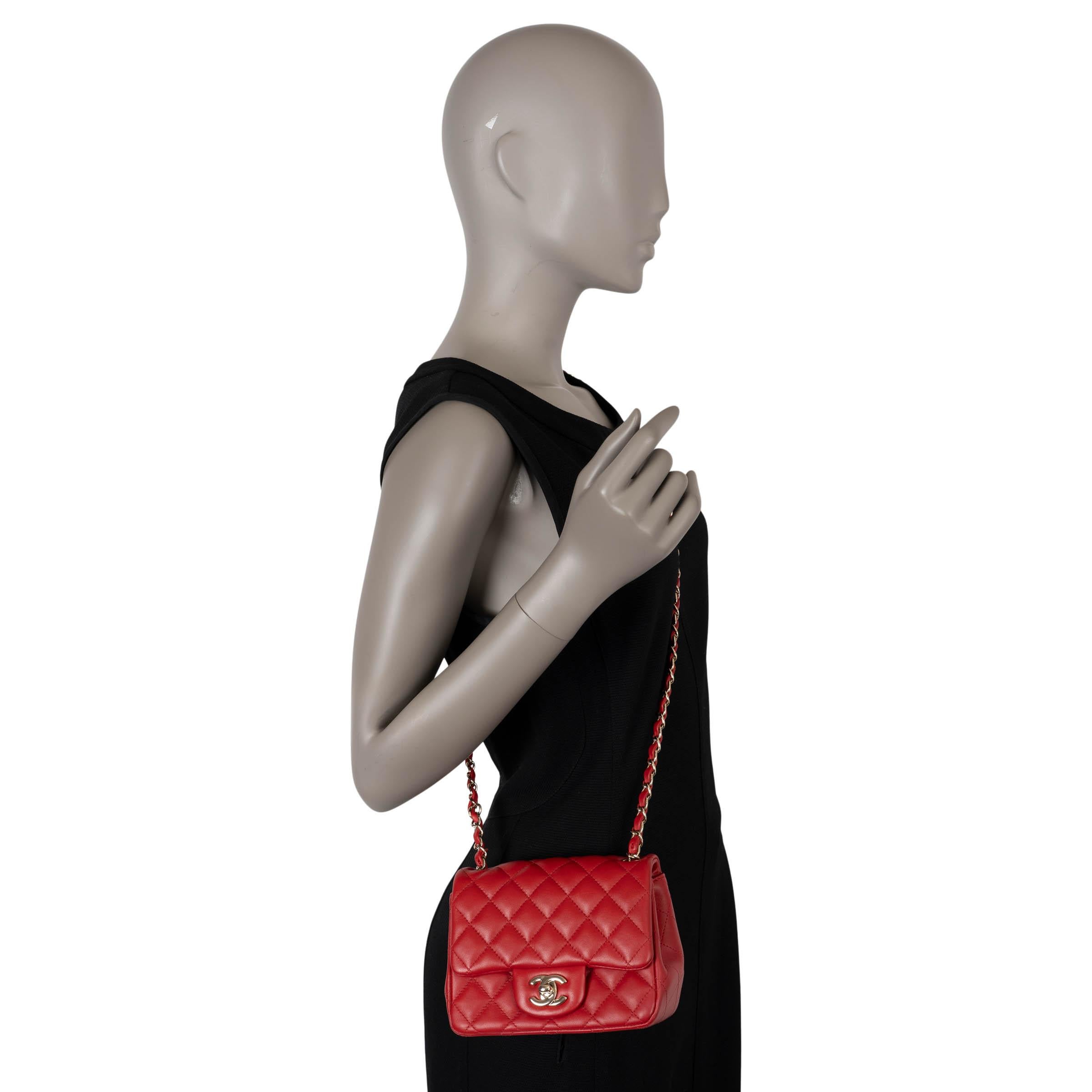 Chanel, borsa a tracolla in pelle trapuntata rossa 20S CLASSIC MINI SQUARE in vendita 3
