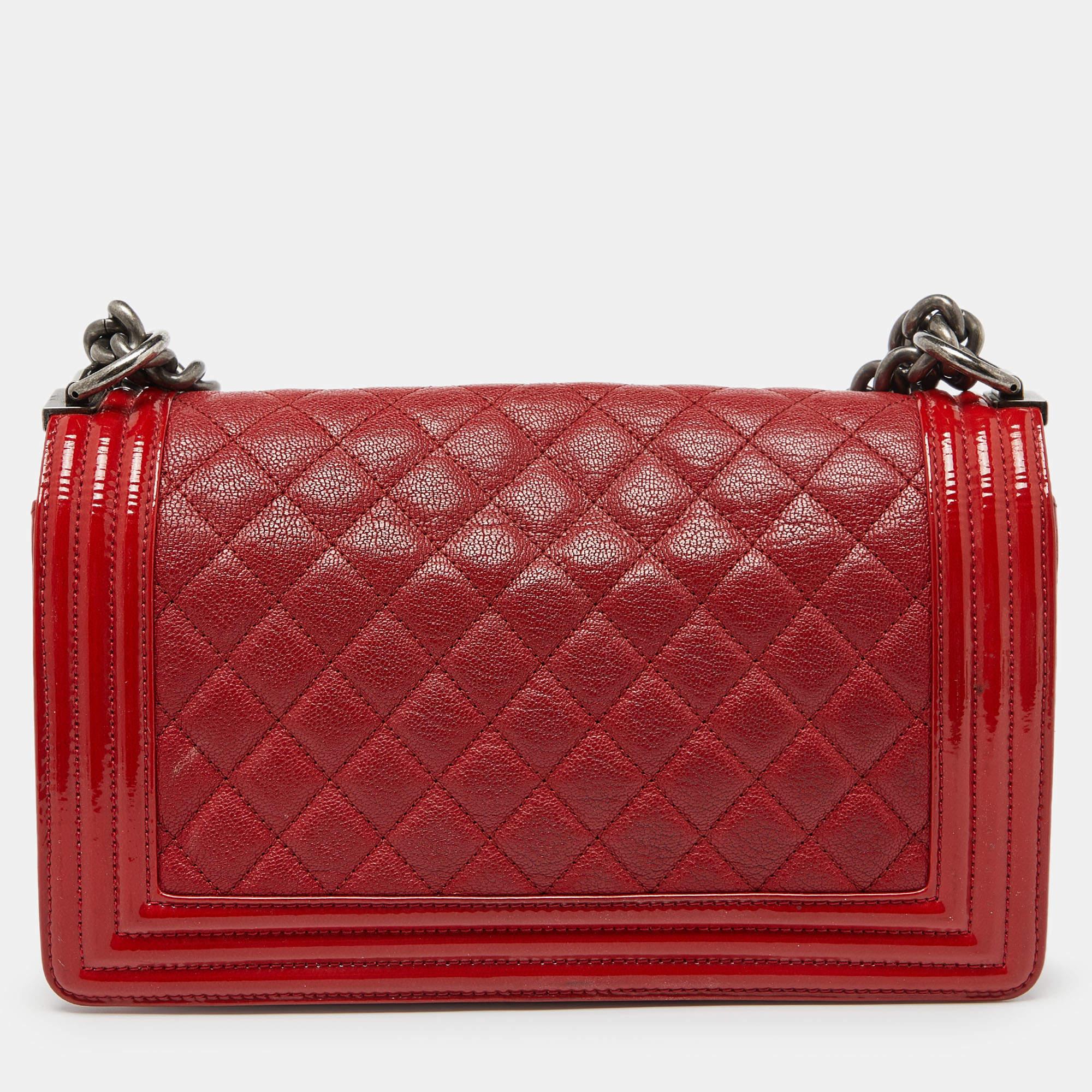 Chanel Red Quilted Leather and Patent Leather Medium Boy Flap Bag In Good Condition In Dubai, Al Qouz 2