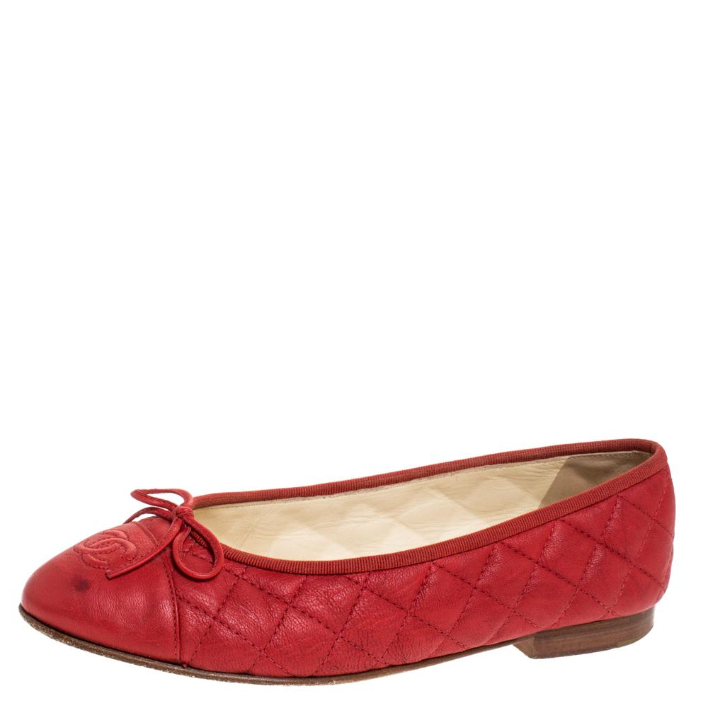 A common sight in the closets of fashionistas is a pair of Chanel ballet flats. They are perfect to wear on busy days and just stylish enough to assist one's style. These are crafted from red leather and feature the signature quilt, CC logo on the