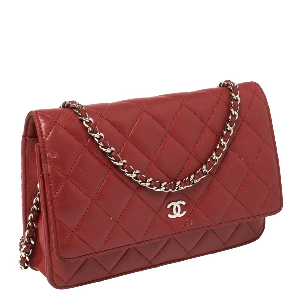Chanel Red Quilted Leather CC Classic Flap Wallet on Chain In Good Condition In Dubai, Al Qouz 2