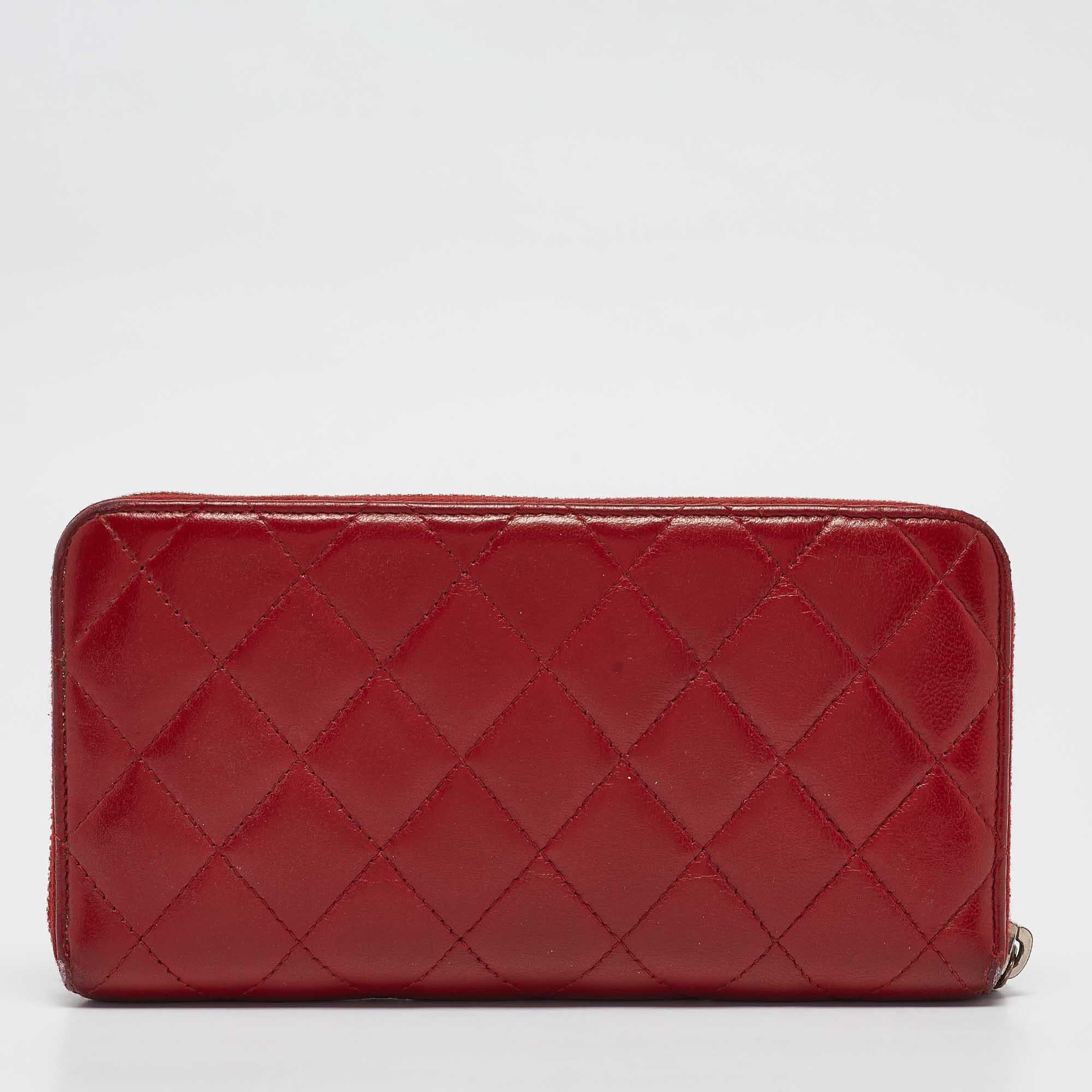 Chanel Red Quilted Leather CC Zip Continental Wallet In Fair Condition In Dubai, Al Qouz 2
