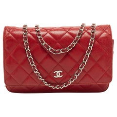 Chanel Rote gesteppte Classic Leather Geldbörse an Kette