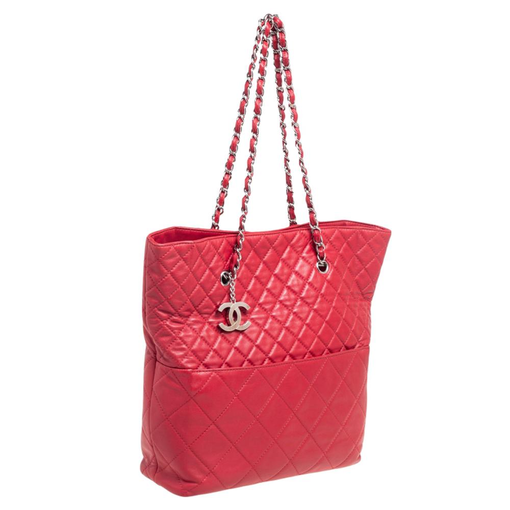 Chanel Red Quilted Leather In The Business North South Tote In Good Condition In Dubai, Al Qouz 2