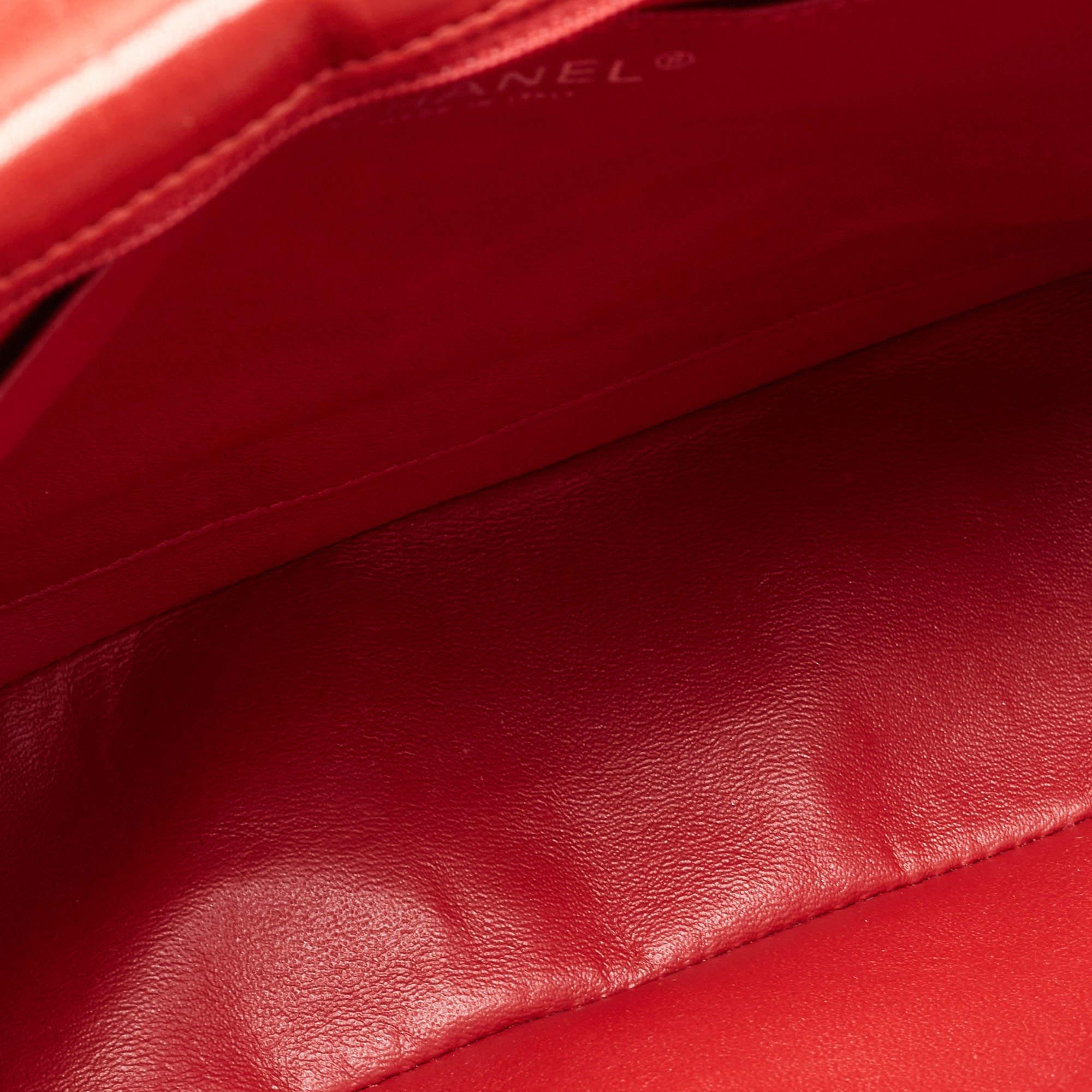 Chanel Rote gesteppte Jumbo Classic Double Flap Tasche aus Leder im Angebot 4