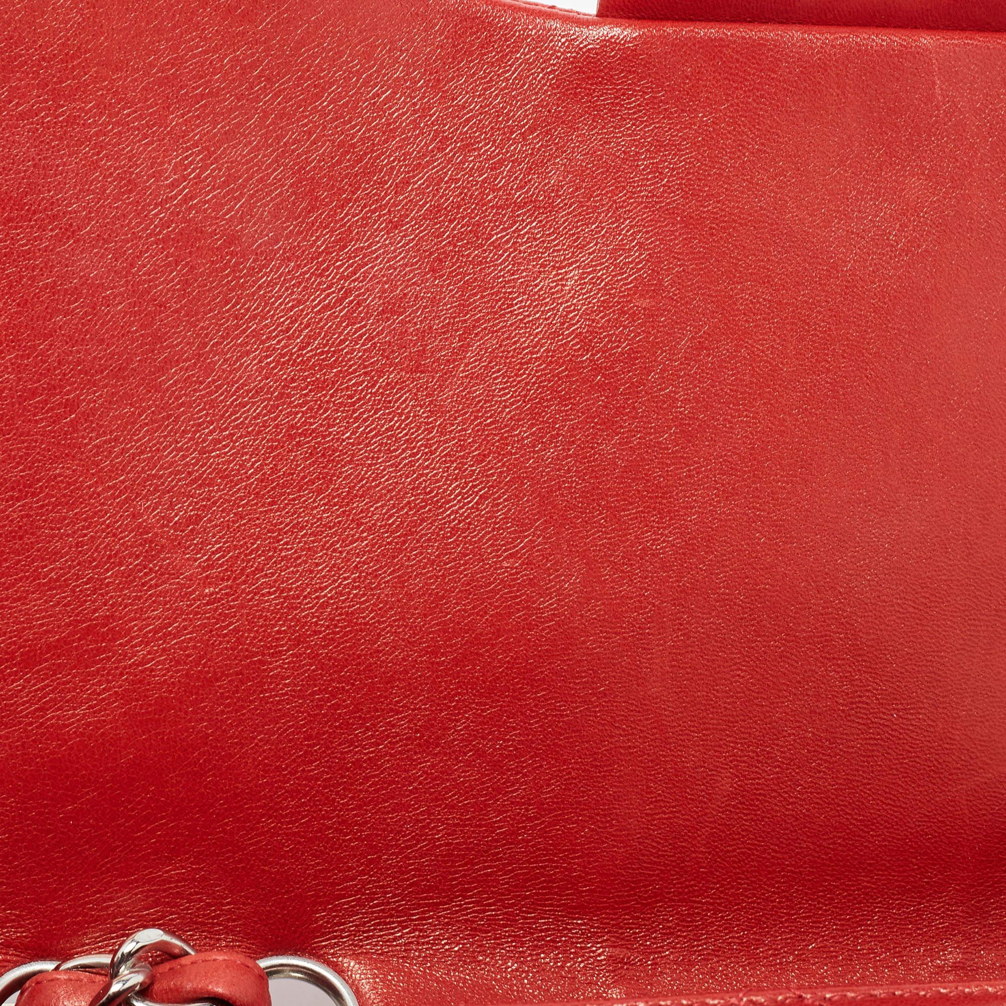 Chanel Rote gesteppte Jumbo Classic Double Flap Tasche aus Leder im Angebot 7
