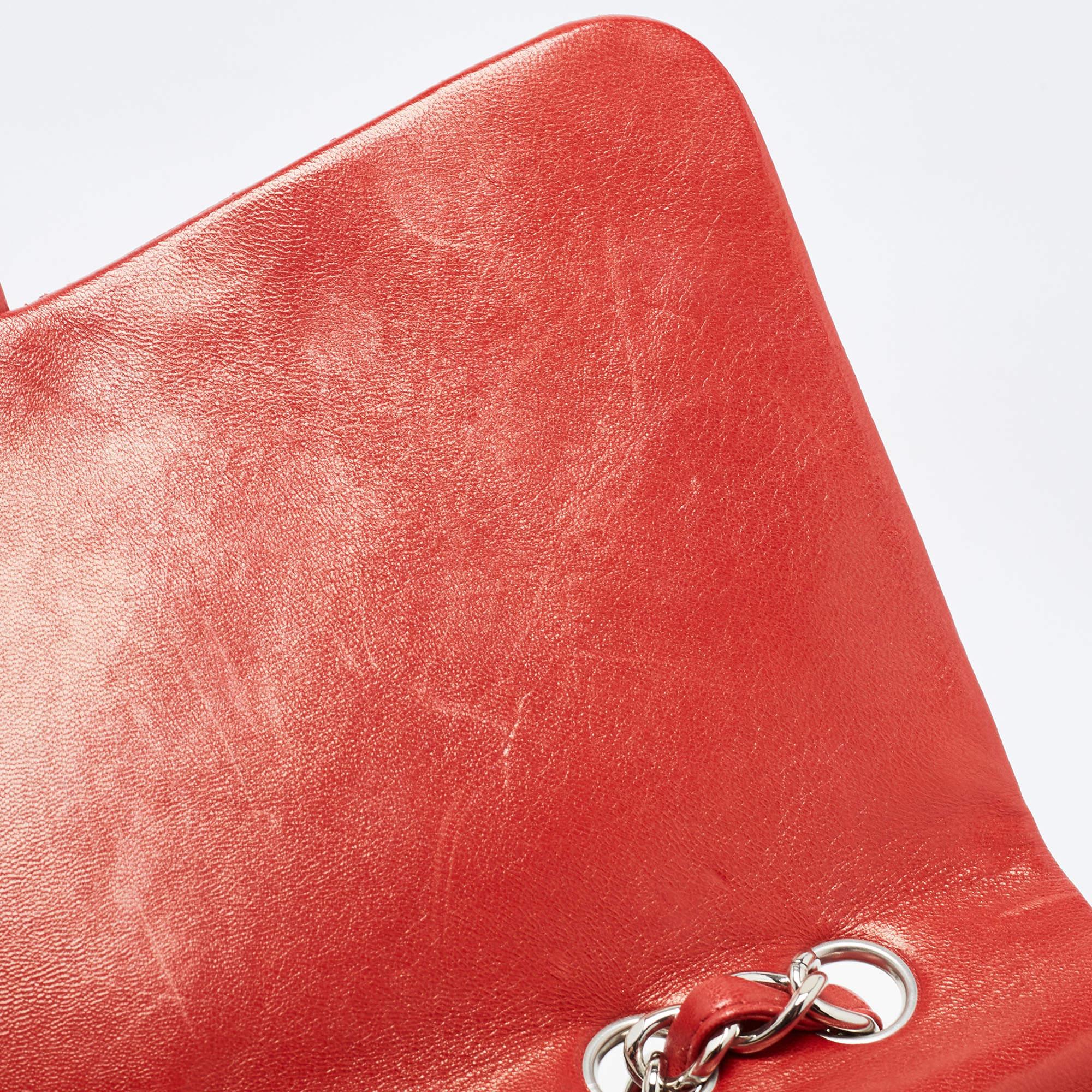 Chanel Rote gesteppte Jumbo Classic Double Flap Tasche aus Leder im Angebot 8