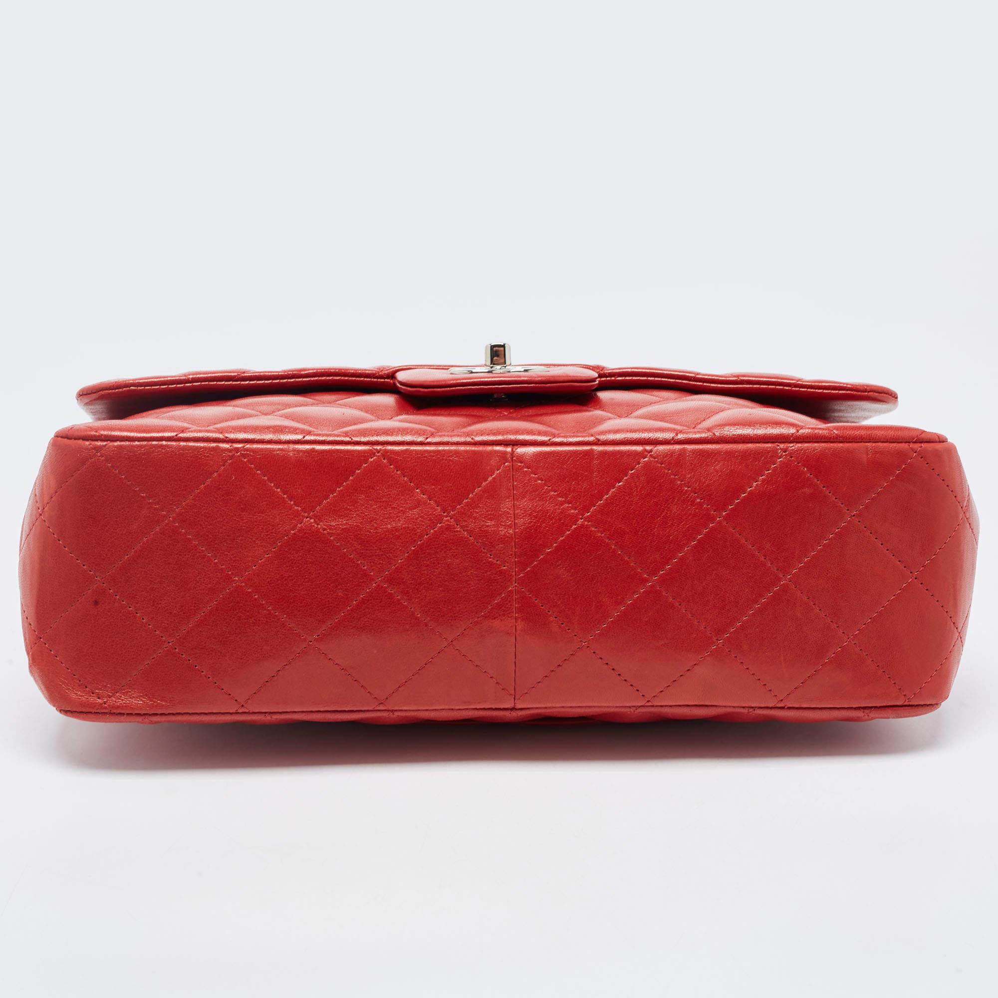 Chanel Rote gesteppte Jumbo Classic Double Flap Tasche aus Leder im Angebot 2