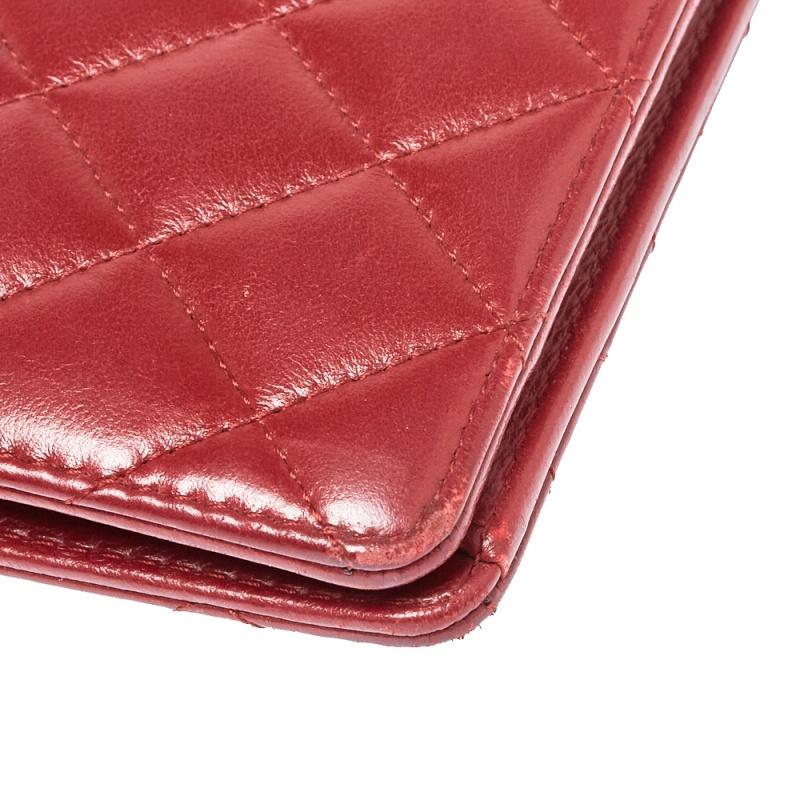 Chanel Rotes gestepptes Leder L Yen Continental Geldbörse 1