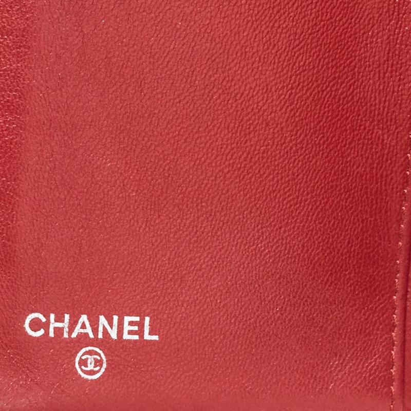 Chanel Rotes gestepptes Leder L Yen Continental Geldbörse 2