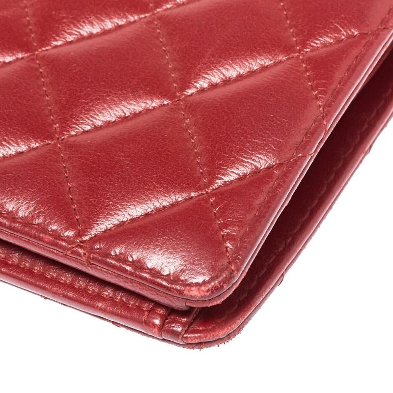 Chanel Rotes gestepptes Leder L Yen Continental Geldbörse 4