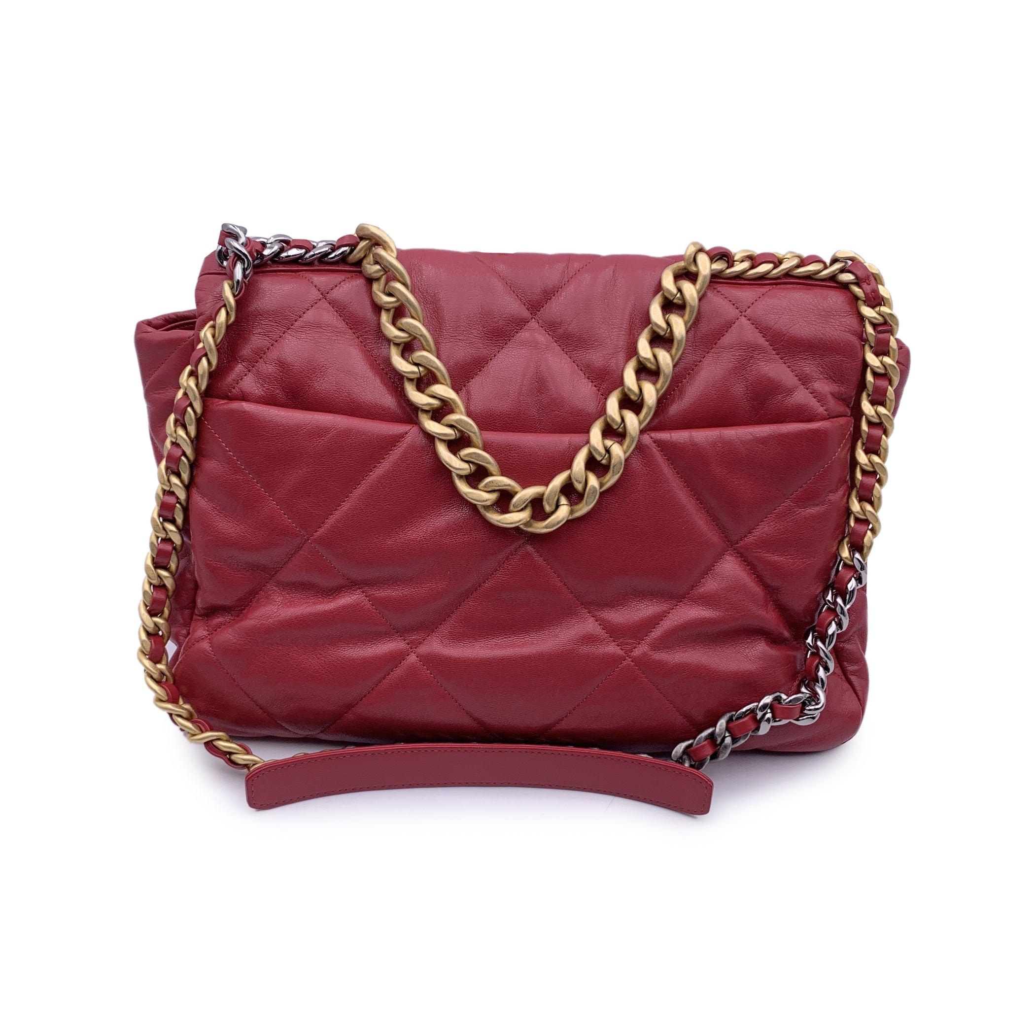Chanel Red Quilted Leather Maxi 19 Flap Shoulder Bag In Excellent Condition In Rome, Rome