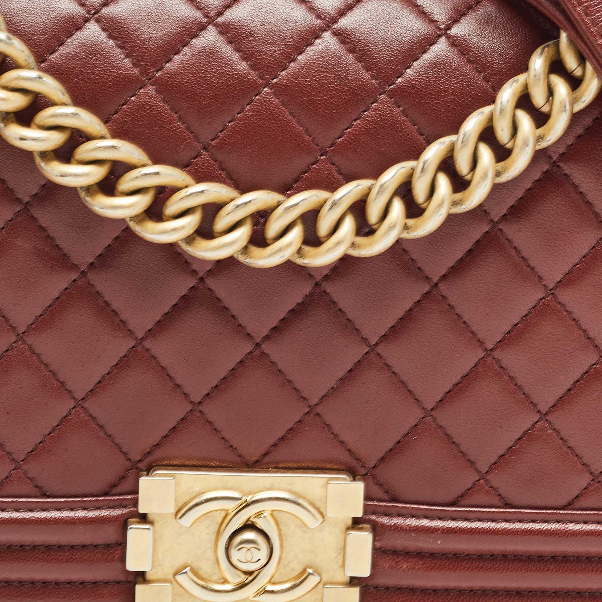 Women's Chanel Red Quilted Leather Medium Boy Flap Bag For Sale