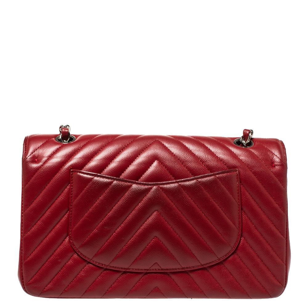 We are in love with this flap bag from Chanel as it is appealing in a surreal way. Exquisitely crafted from leather in their chevron quilt design, it bears the signature label on the leather interior and the iconic CC turn-lock on the flap. The