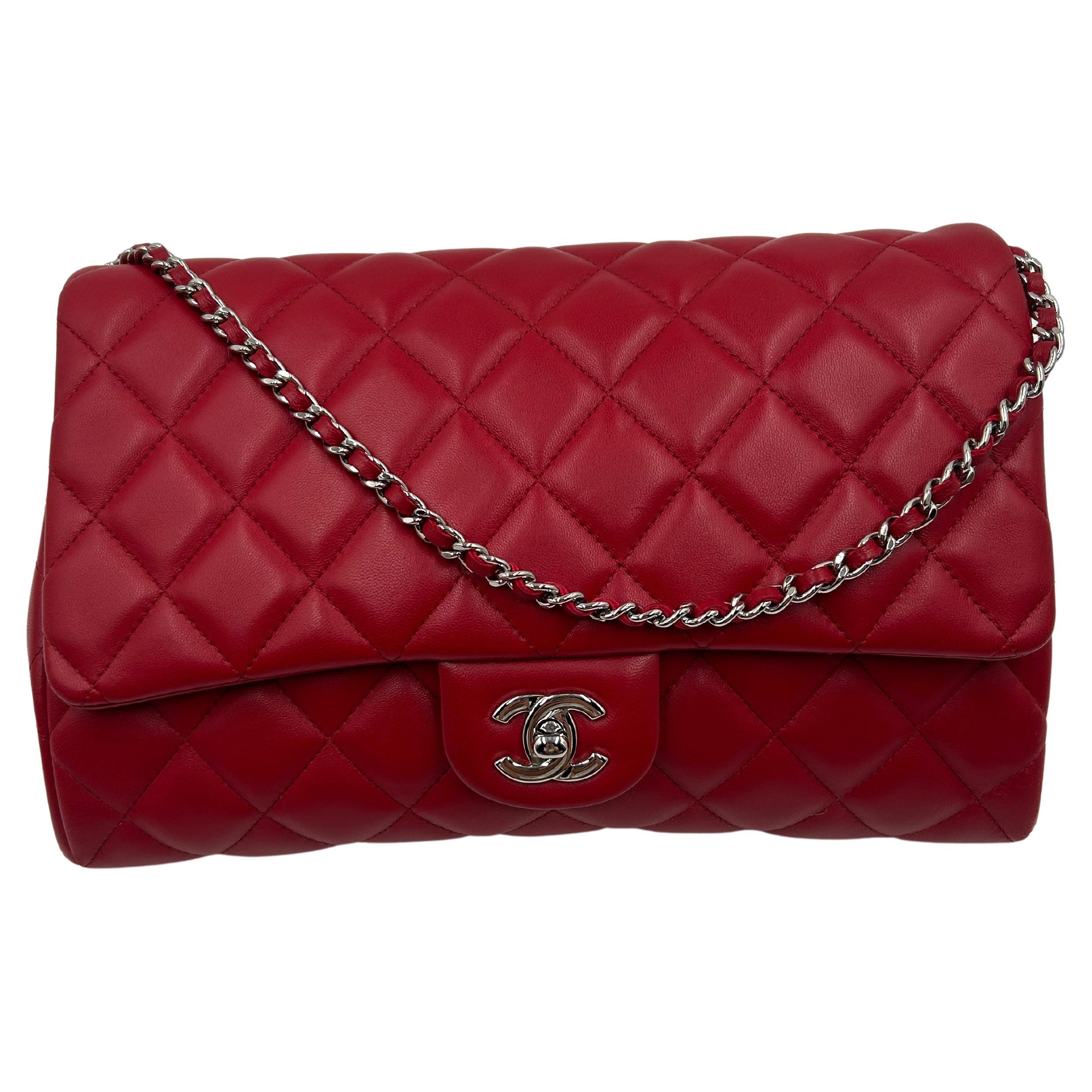 Chanel - Nouvelle pochette en cuir rouge matelassé 2013