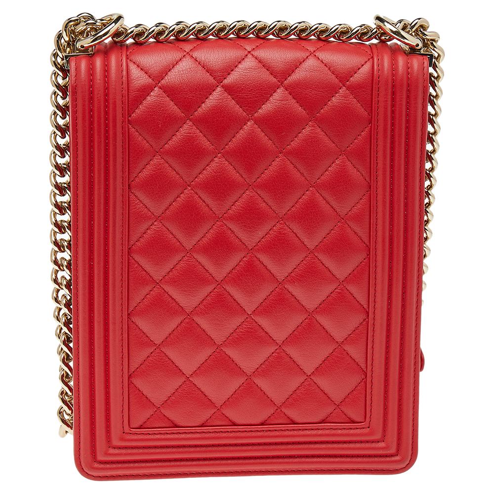 Chanel handbags are known for their unique designs that emanate the label's feminine verve and immaculate craftsmanship that makes their creations last season after season. Here is a stunning bag, meticulously crafted from leather in a vibrant red