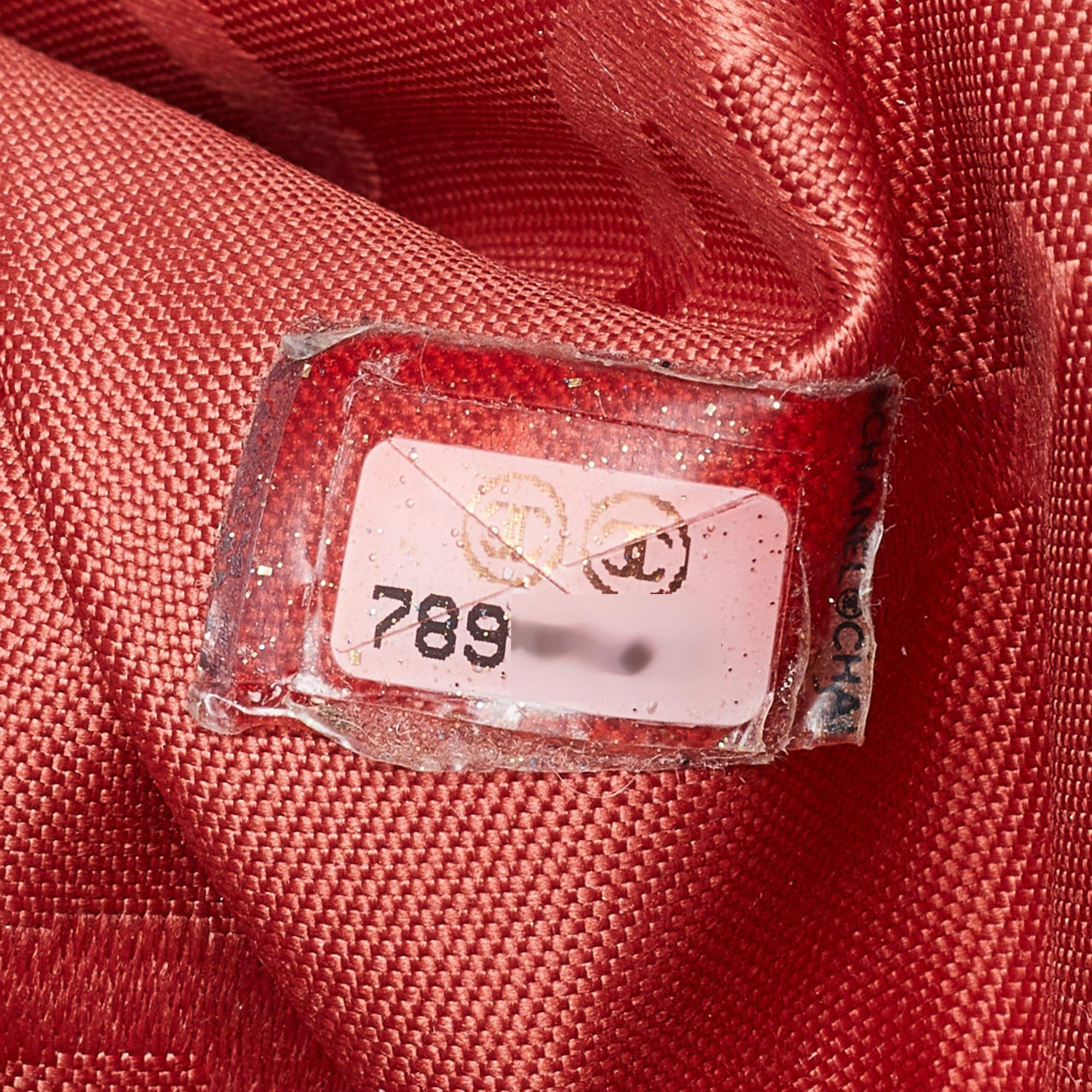 Chanel - Borsa a conchiglia Surpique in pelle trapuntata rossa 3