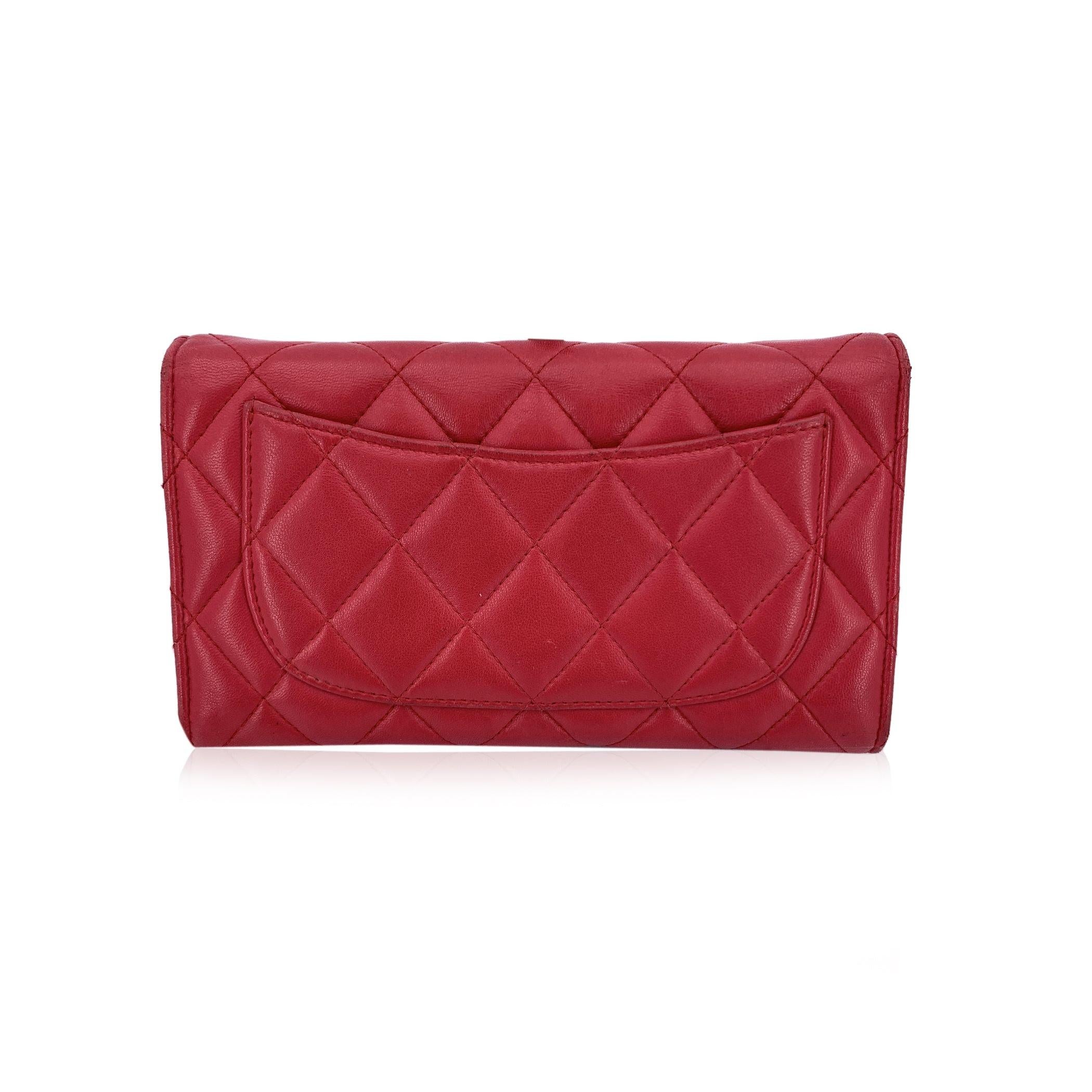 Chanel Red Quilted Leather Timeless Classic Continental Flap Wallet In Good Condition For Sale In Rome, Rome
