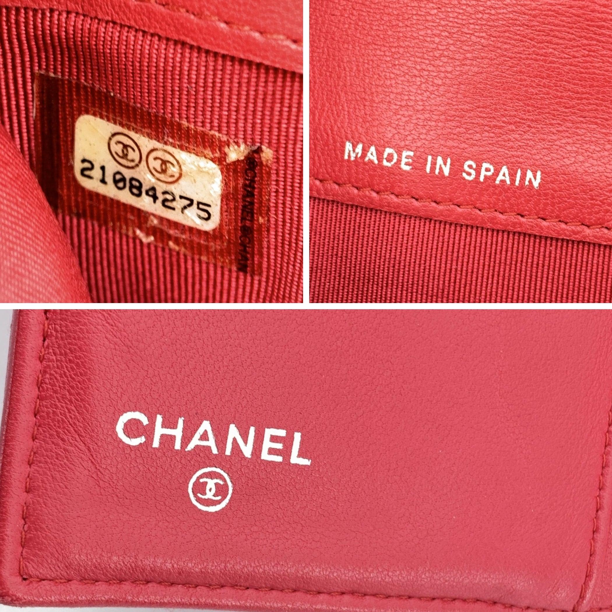 Women's Chanel Red Quilted Leather Timeless Classic Continental Flap Wallet For Sale