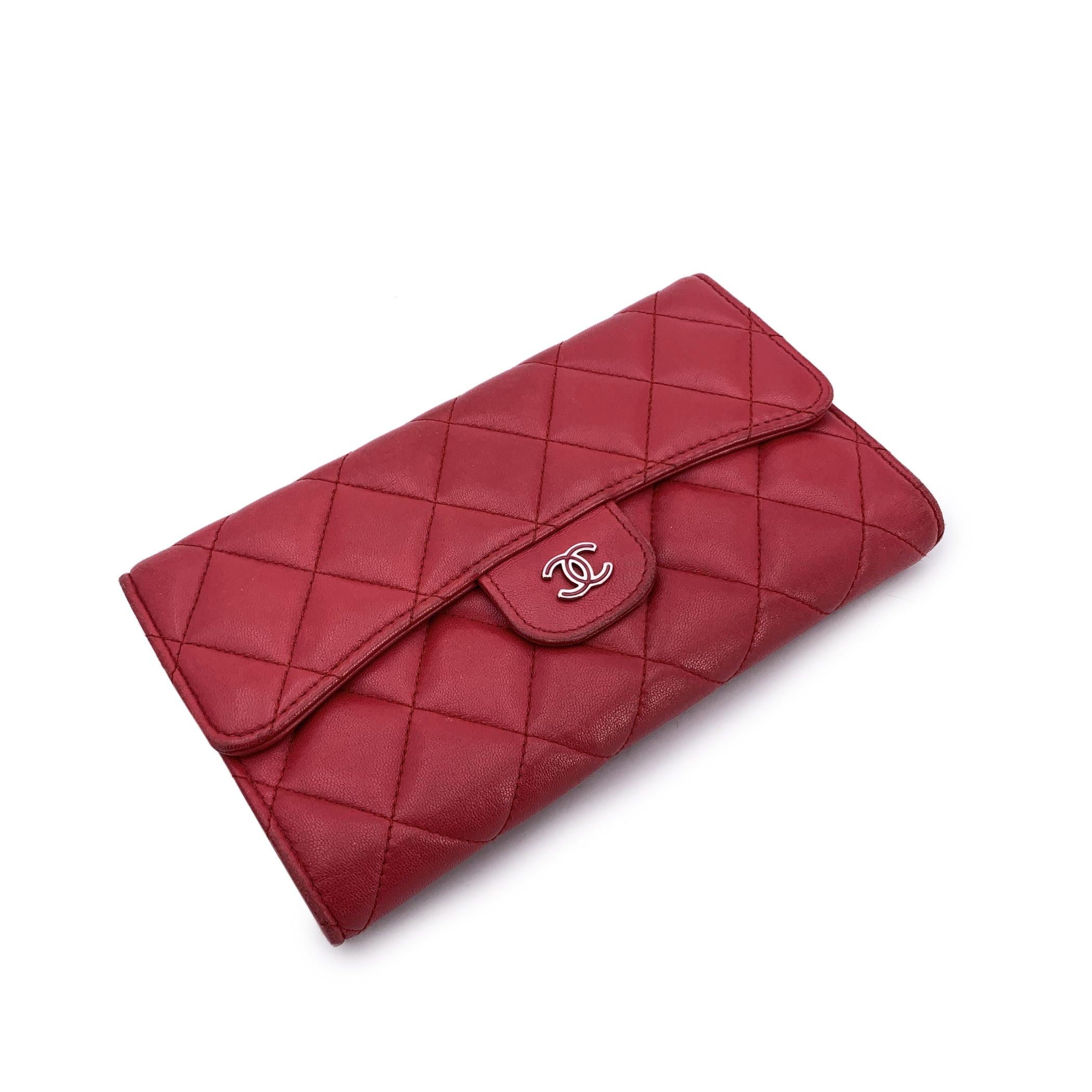 Chanel Red Quilted Leather Timeless Classic Continental Flap Wallet For Sale 3
