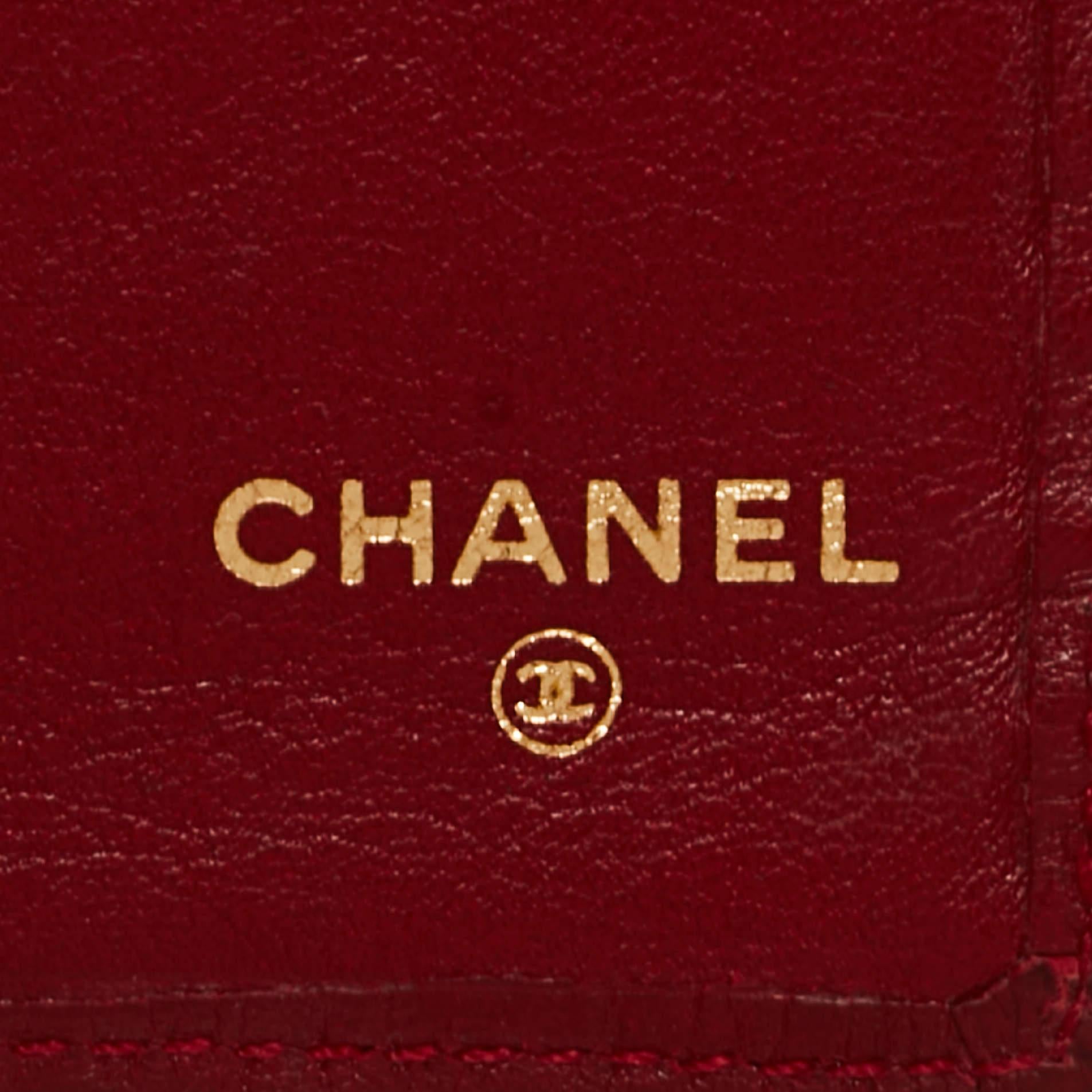 Chanel Roter gesteppter Vintage Bifold-Kartenhalter aus Leder im Angebot 6