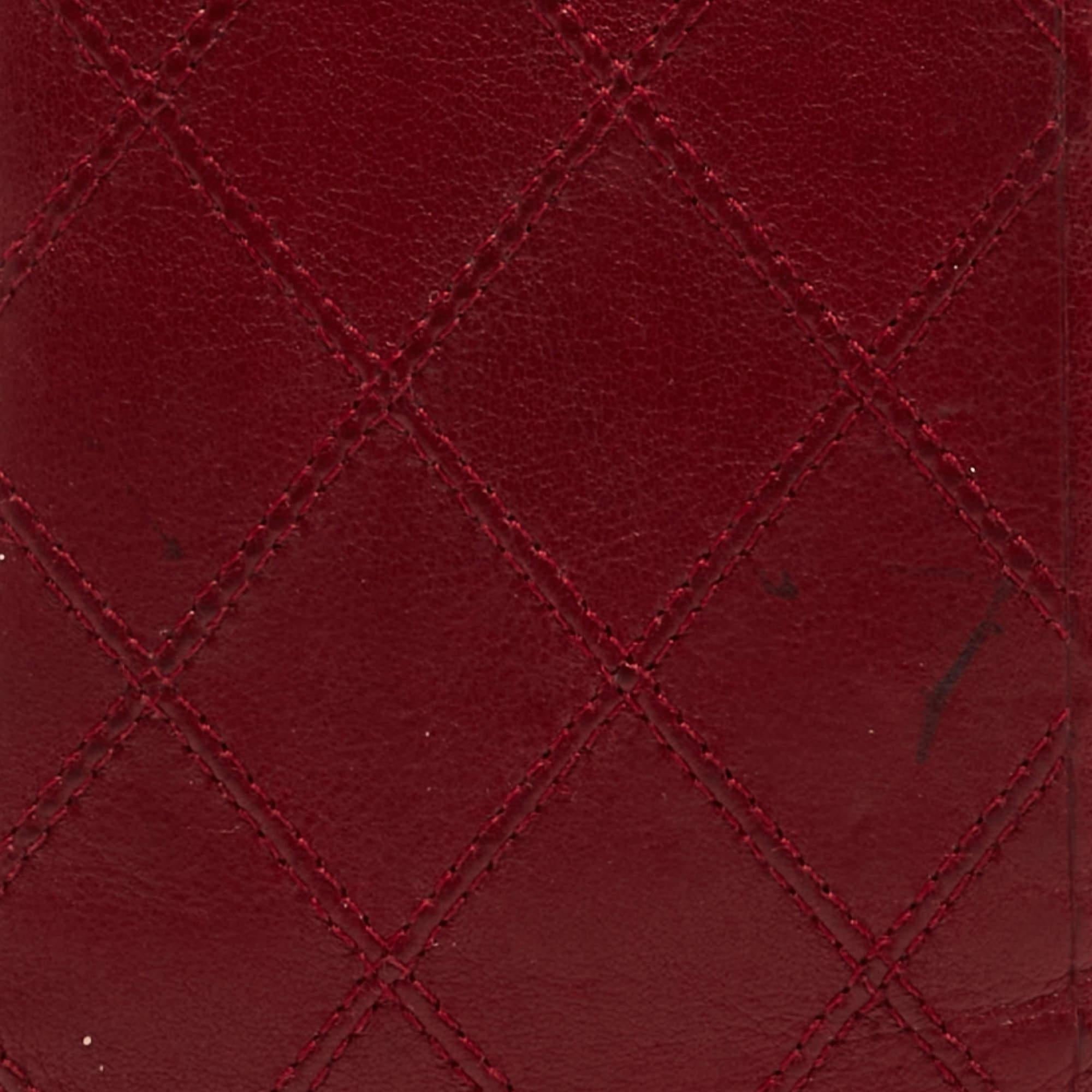 Chanel Roter gesteppter Vintage Bifold-Kartenhalter aus Leder im Angebot 2